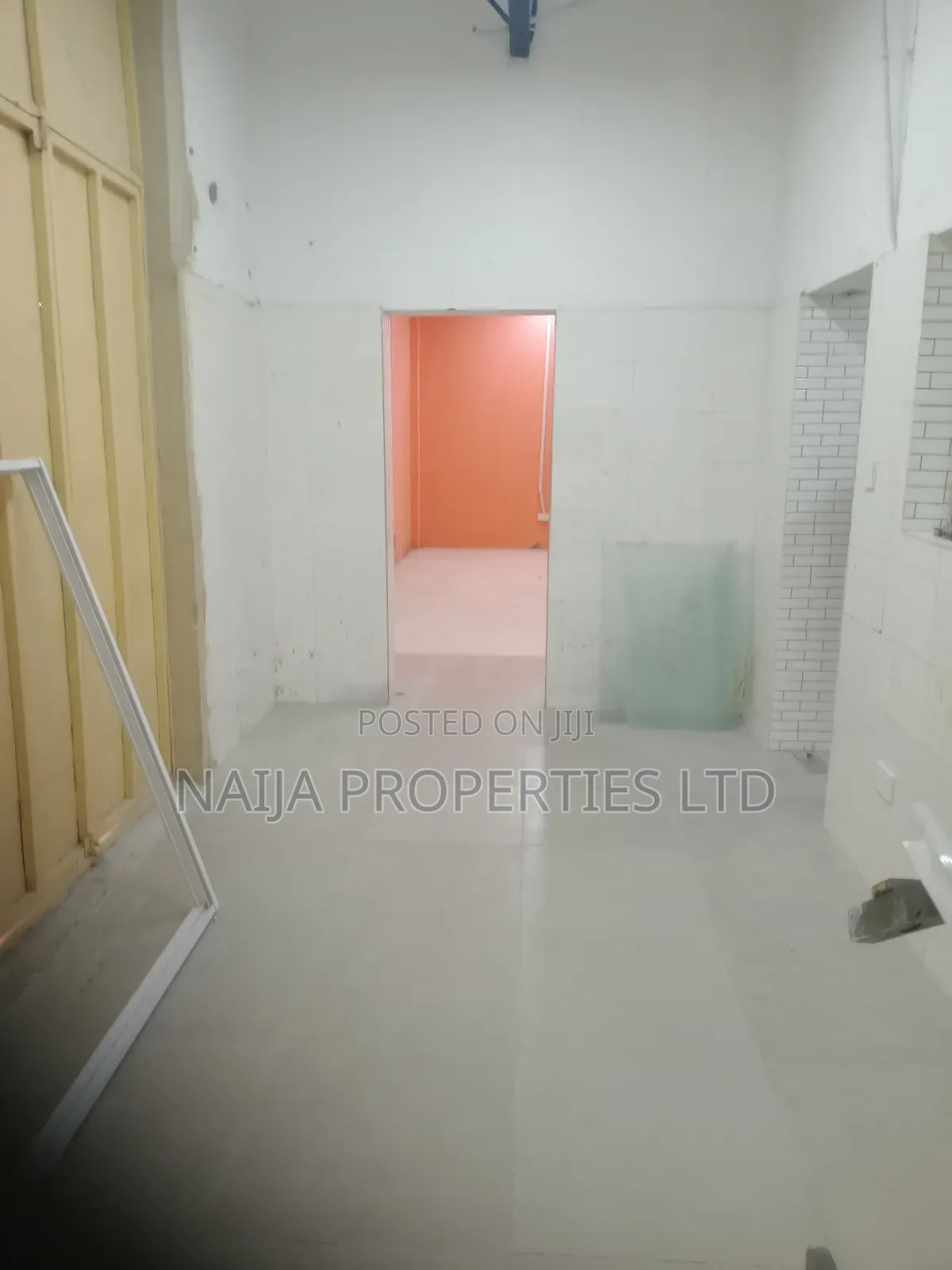 30sqm Shop Space at Oniru Market Rd, Lekki Phase 1 Right for Rent
