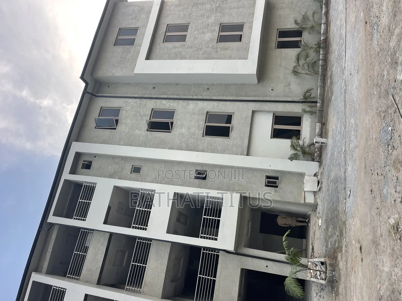 3bdrm Block of Flats in Mbora for rent