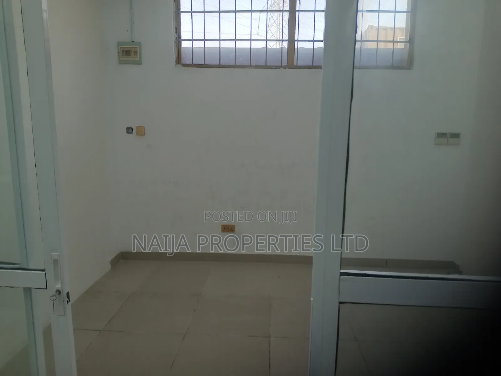 23sqm Shop Space at Oniru Market Rd, Lekki Phase 1 Right for Rent
