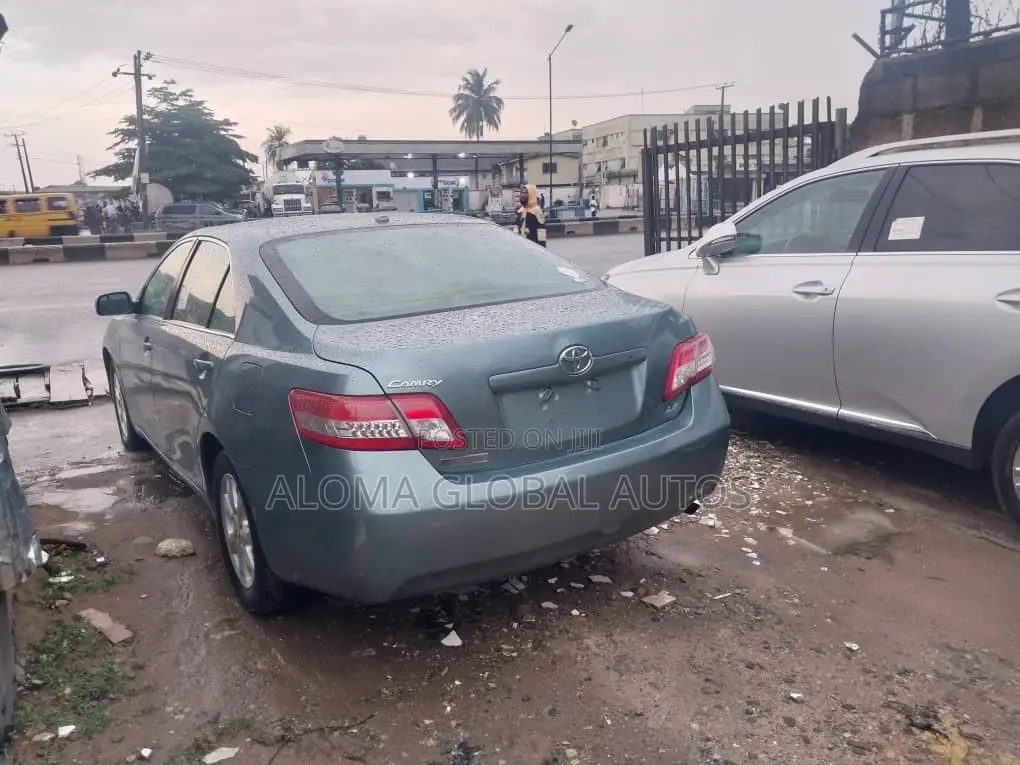 Toyota Camry LE 4dr Sedan (2.5L 4cyl 6A) 2015 Green