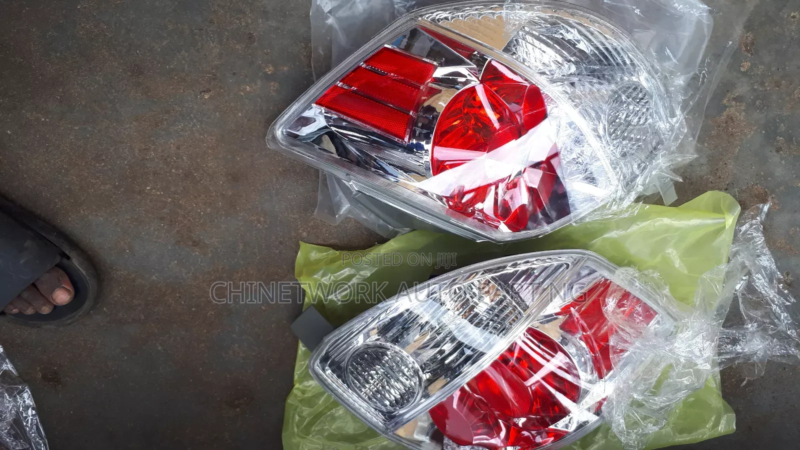 Brand New Toyota Matrix 2005 Back Light | Original