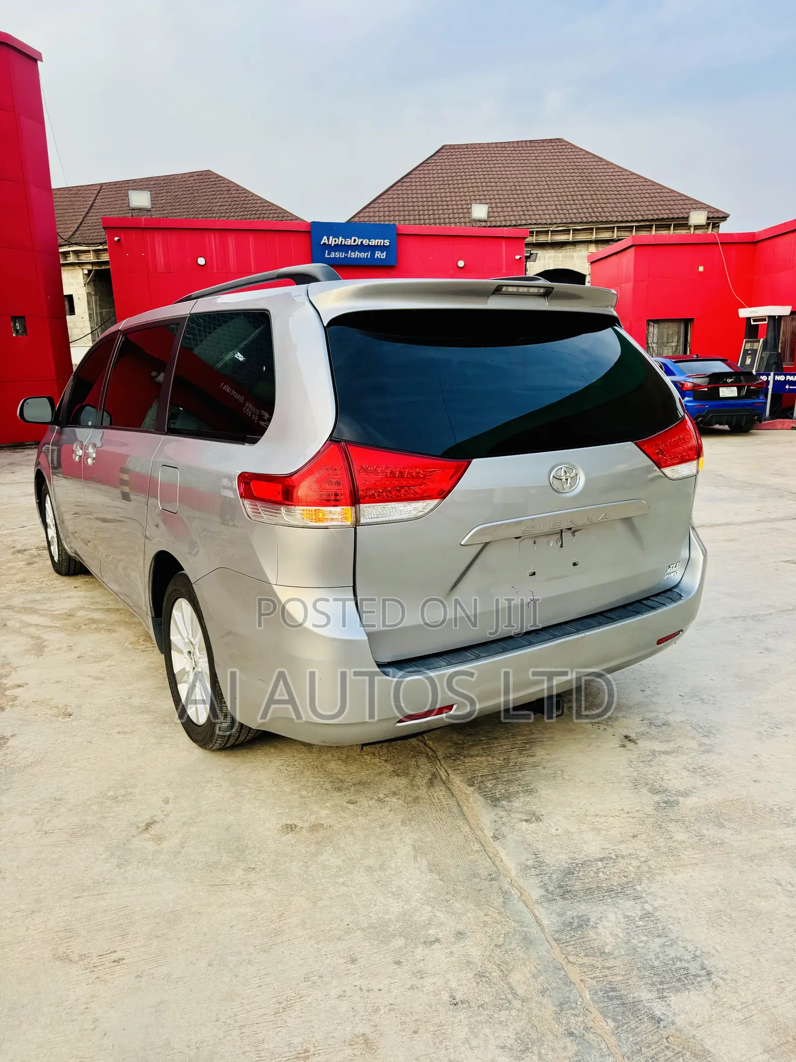 Toyota Sienna XLE 7 Passenger 2011 Silver