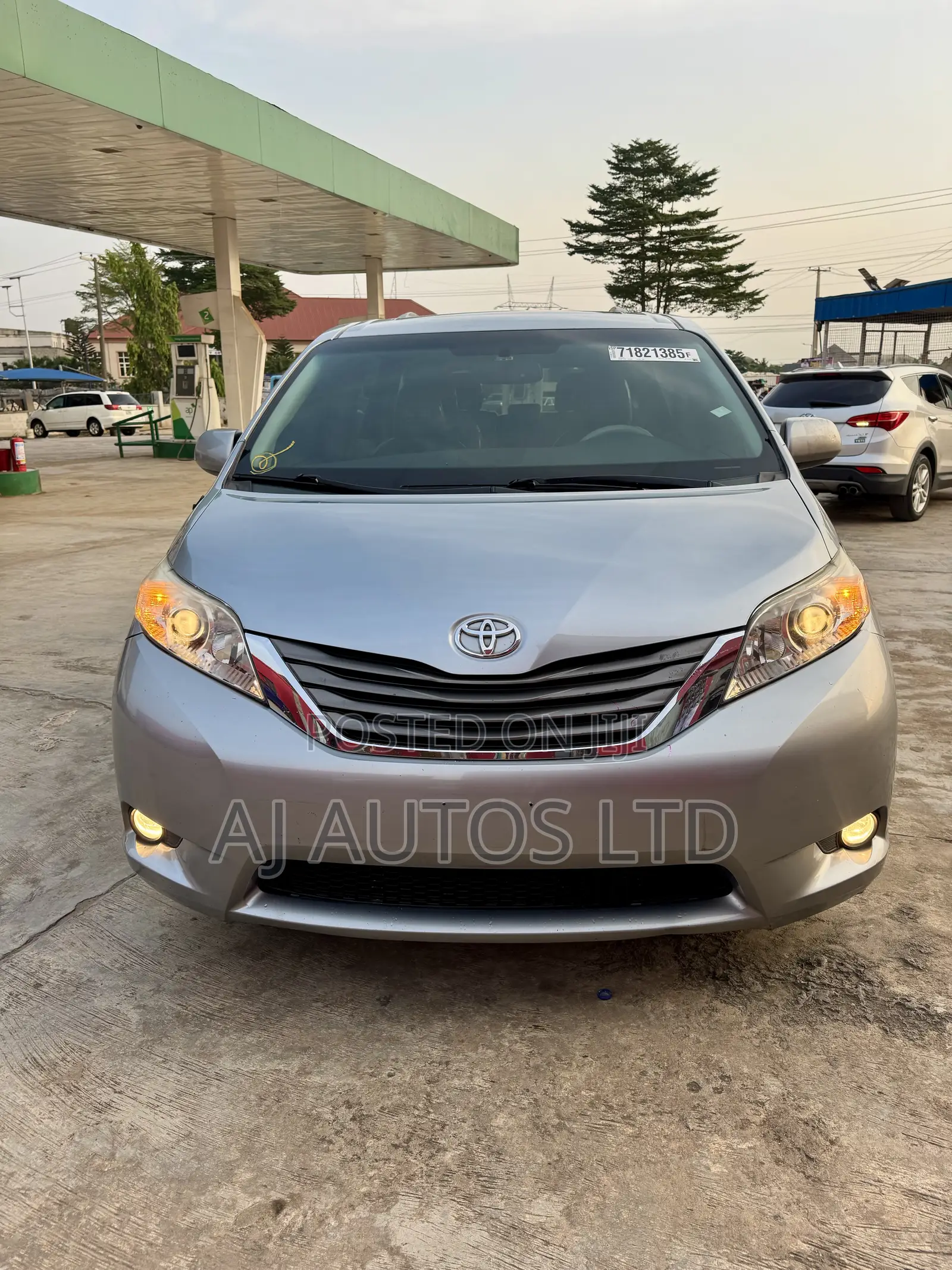 Toyota Sienna XLE 7 Passenger 2011 Silver