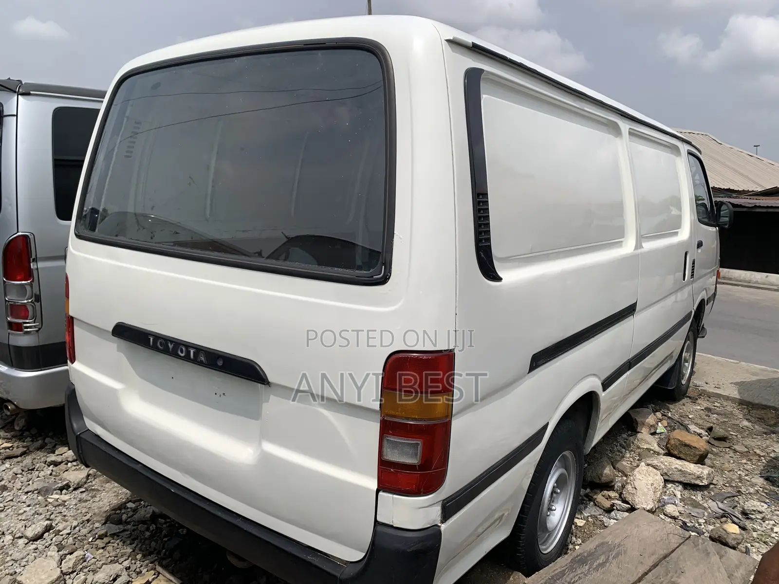 Toyota Grand HiAce 1999 White