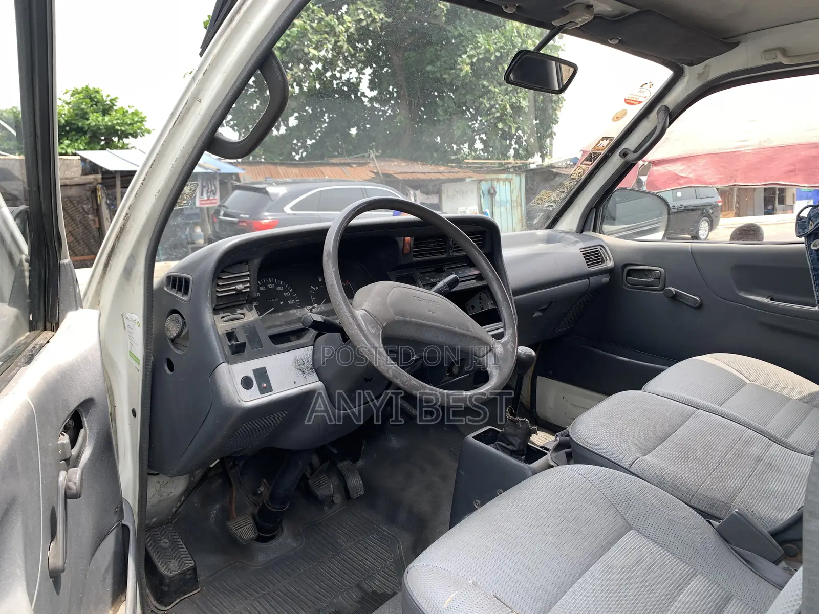 Toyota Grand HiAce 1999 White