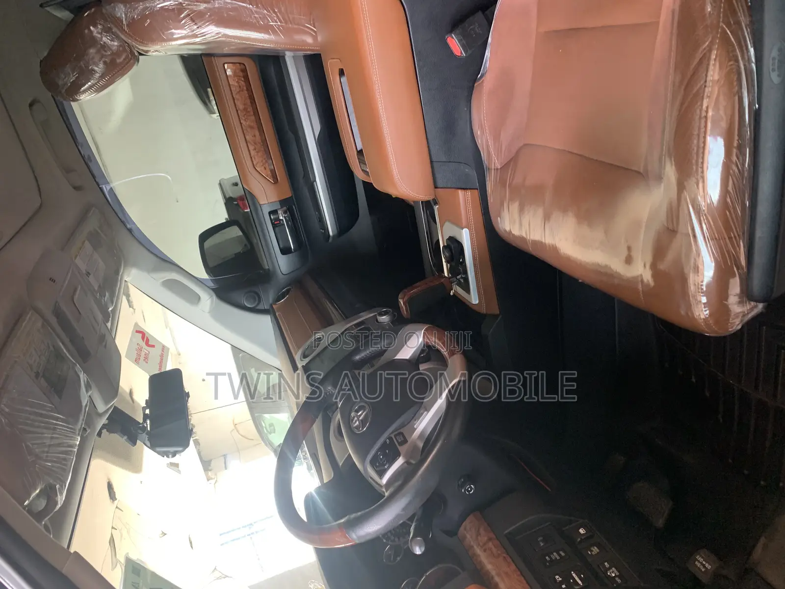 Toyota Tundra 1794 5.7L V8 4x4 CrewMax 5.6 ft. box 145.7 in. WB 2018