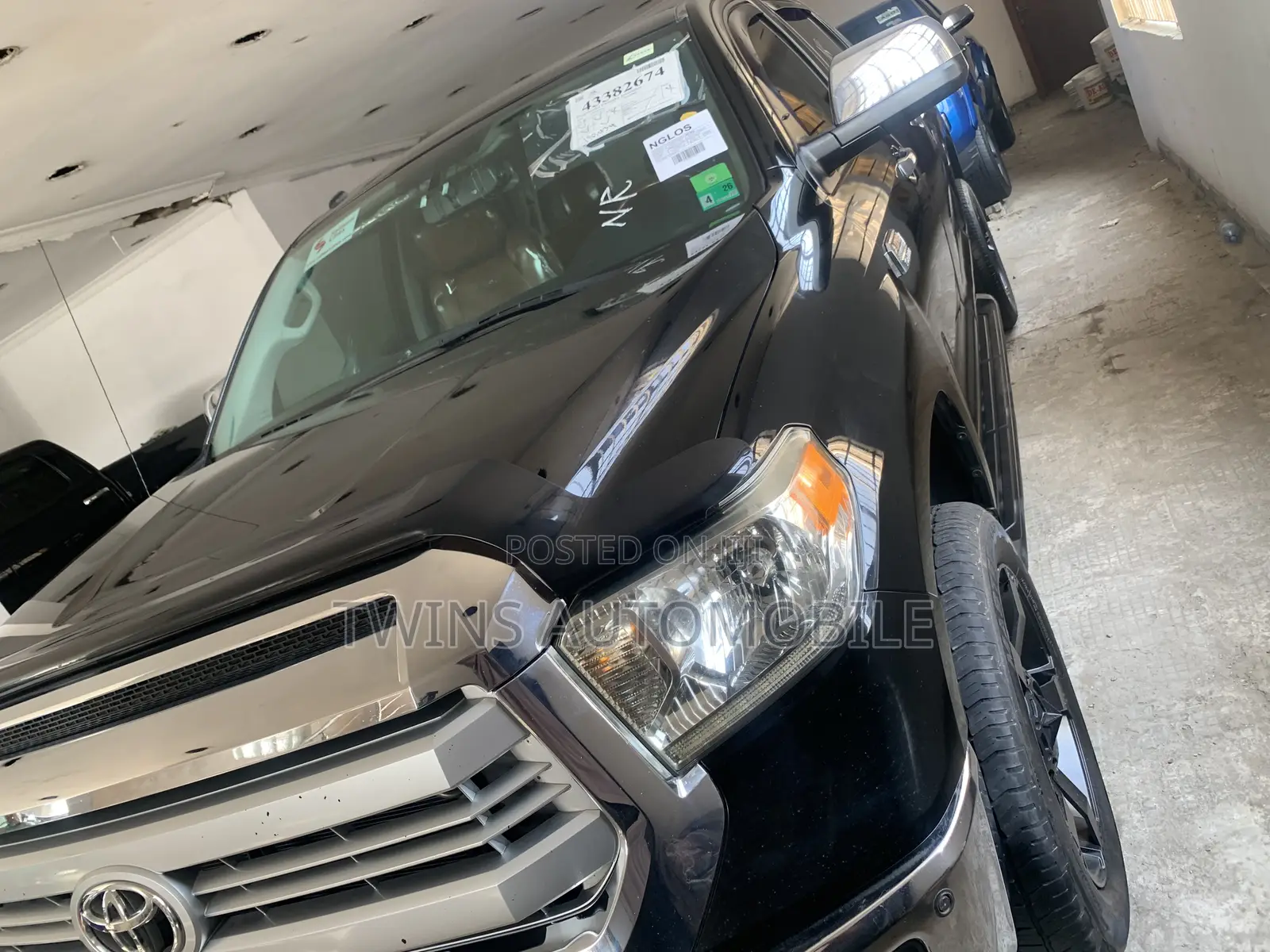 Toyota Tundra 1794 5.7L V8 4x4 CrewMax 5.6 ft. box 145.7 in. WB 2018