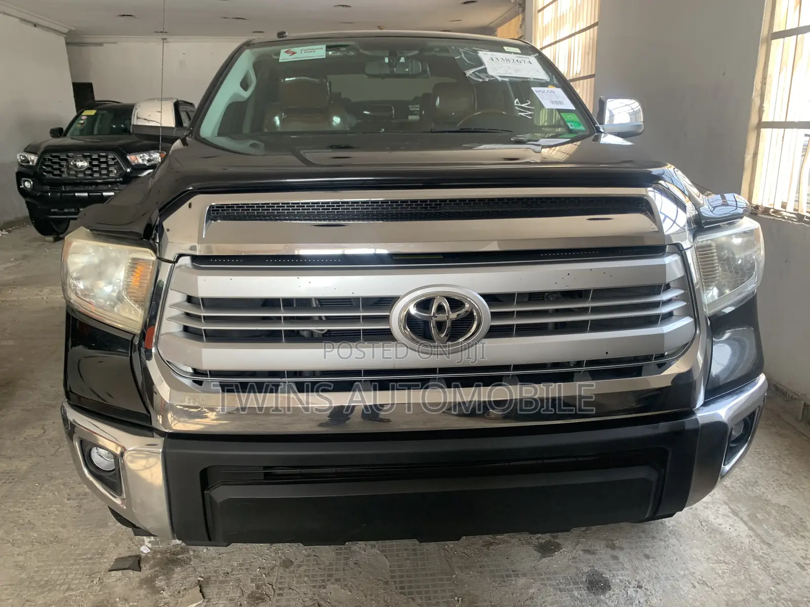 Toyota Tundra 1794 5.7L V8 4x4 CrewMax 5.6 ft. box 145.7 in. WB 2018