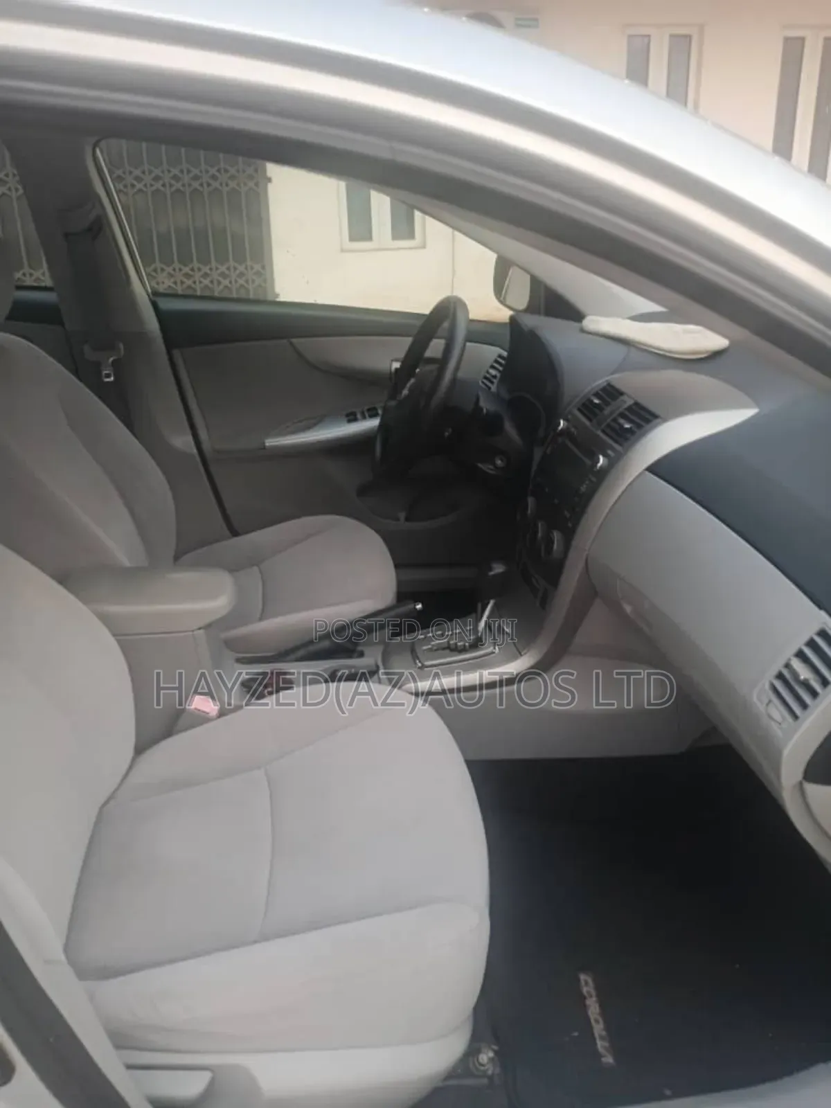 Toyota Corolla LE 4dr Sedan (1.8L 4cyl 4A) 2012 Silver