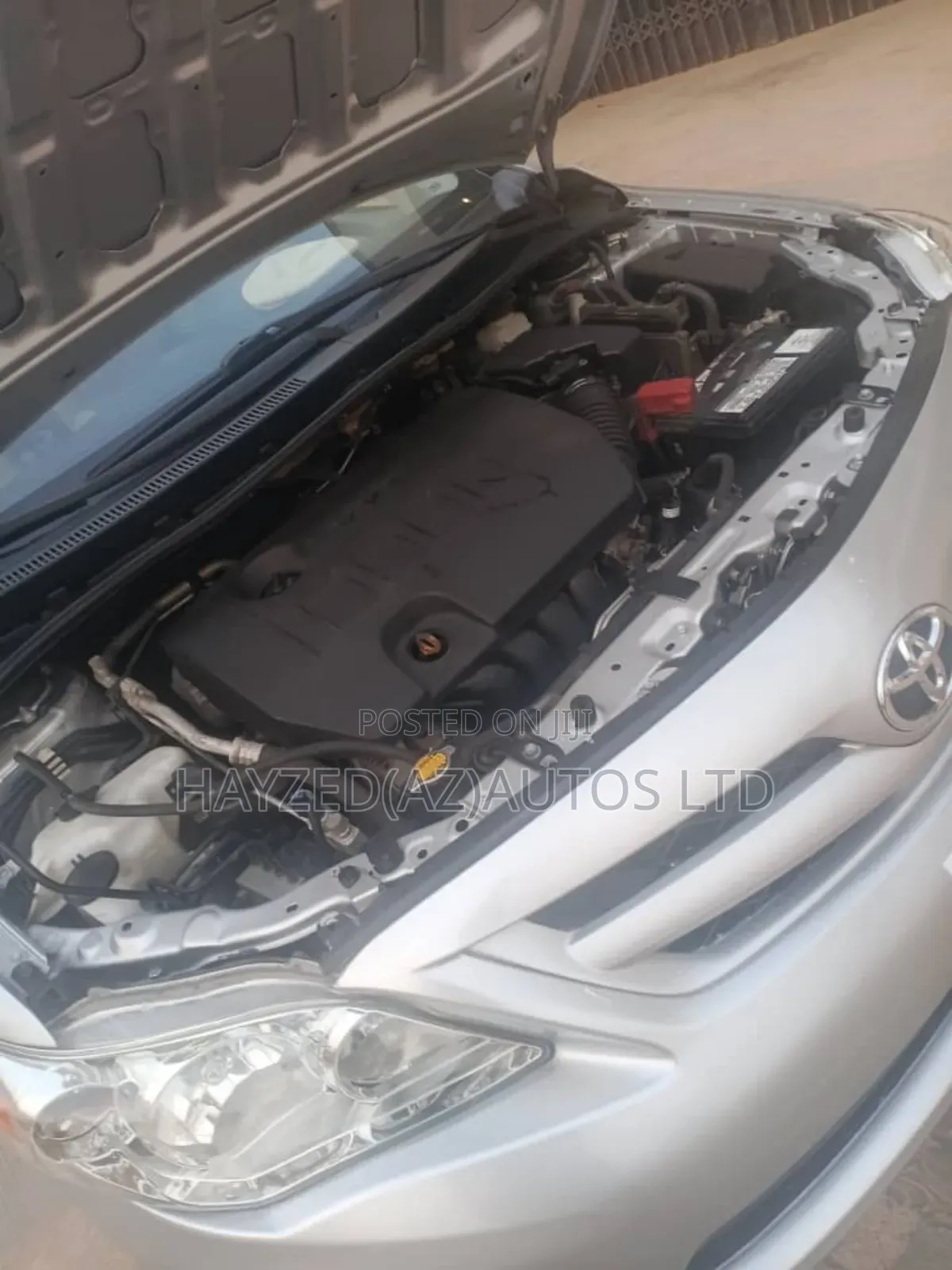 Toyota Corolla LE 4dr Sedan (1.8L 4cyl 4A) 2012 Silver