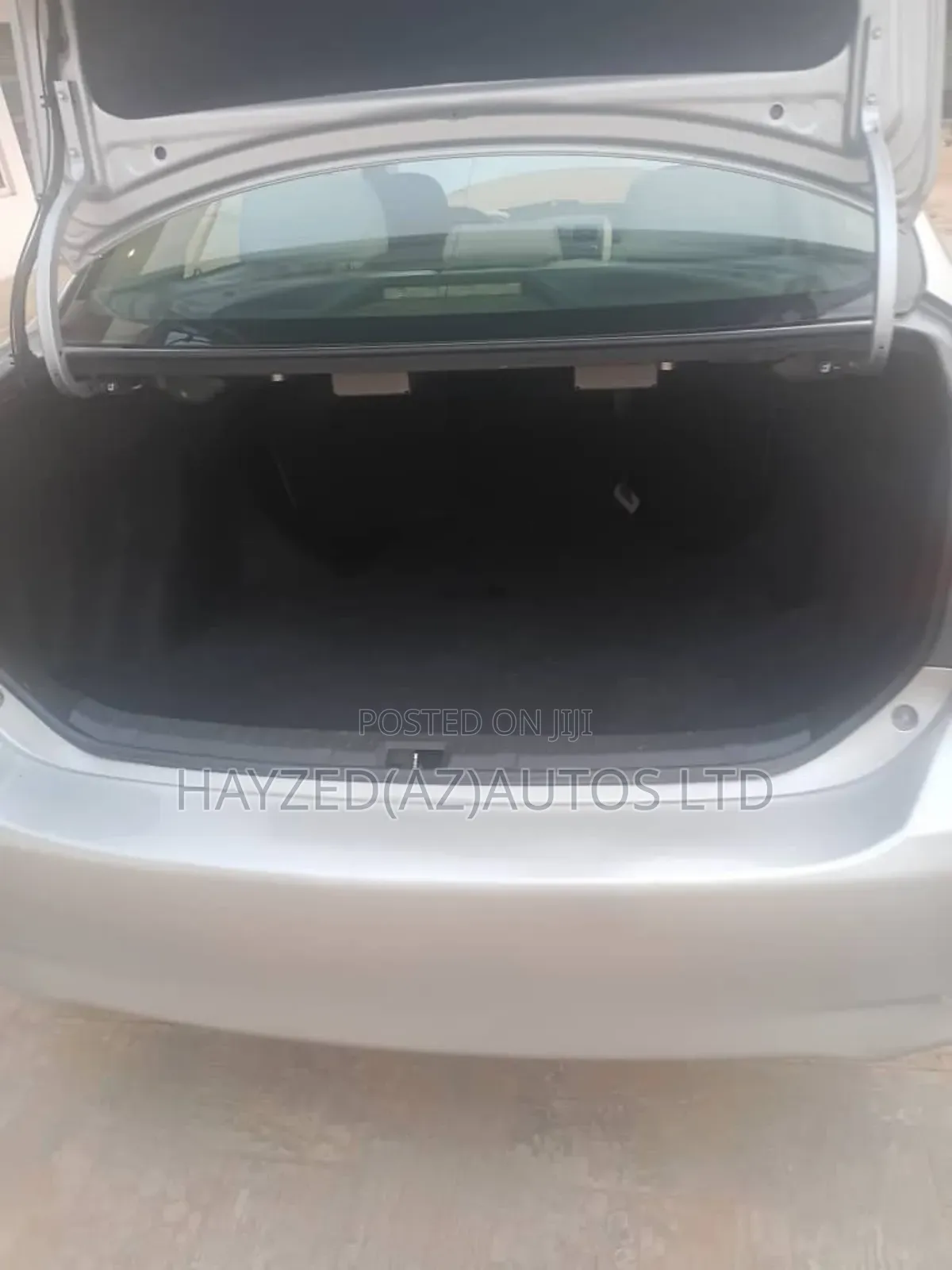Toyota Corolla LE 4dr Sedan (1.8L 4cyl 4A) 2012 Silver