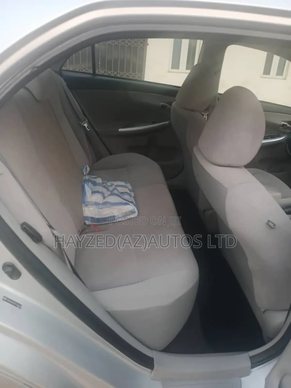Toyota Corolla LE 4dr Sedan (1.8L 4cyl 4A) 2012 Silver