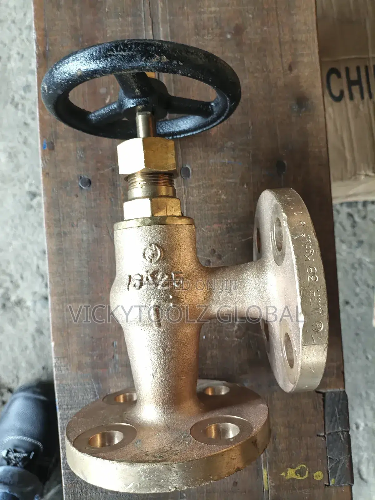 Brass /Bronze Angle Valve Four Holes 16k25