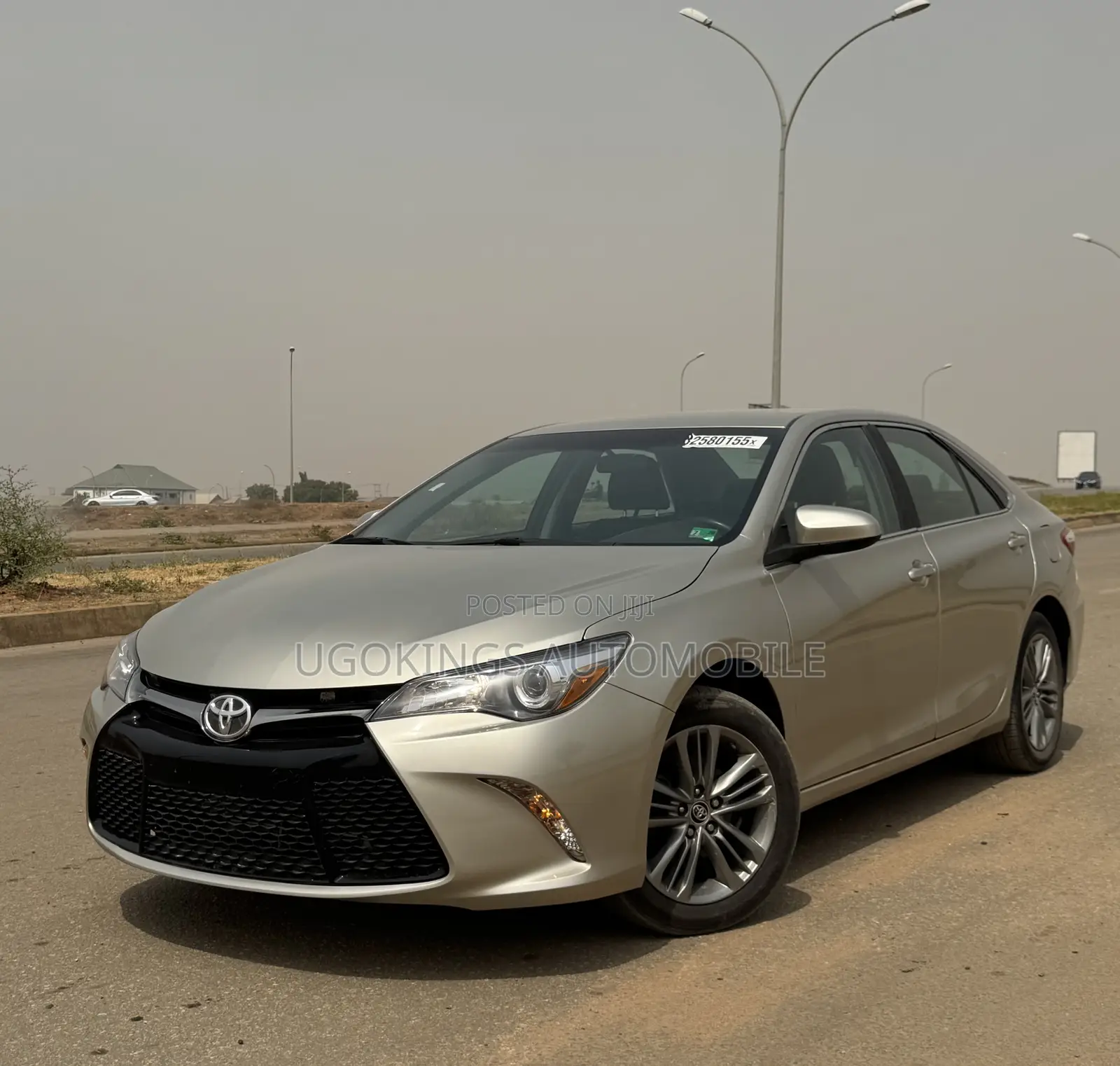 Toyota Camry SE 4dr Sedan (2.5L 4cyl 6A) 2016 Gold