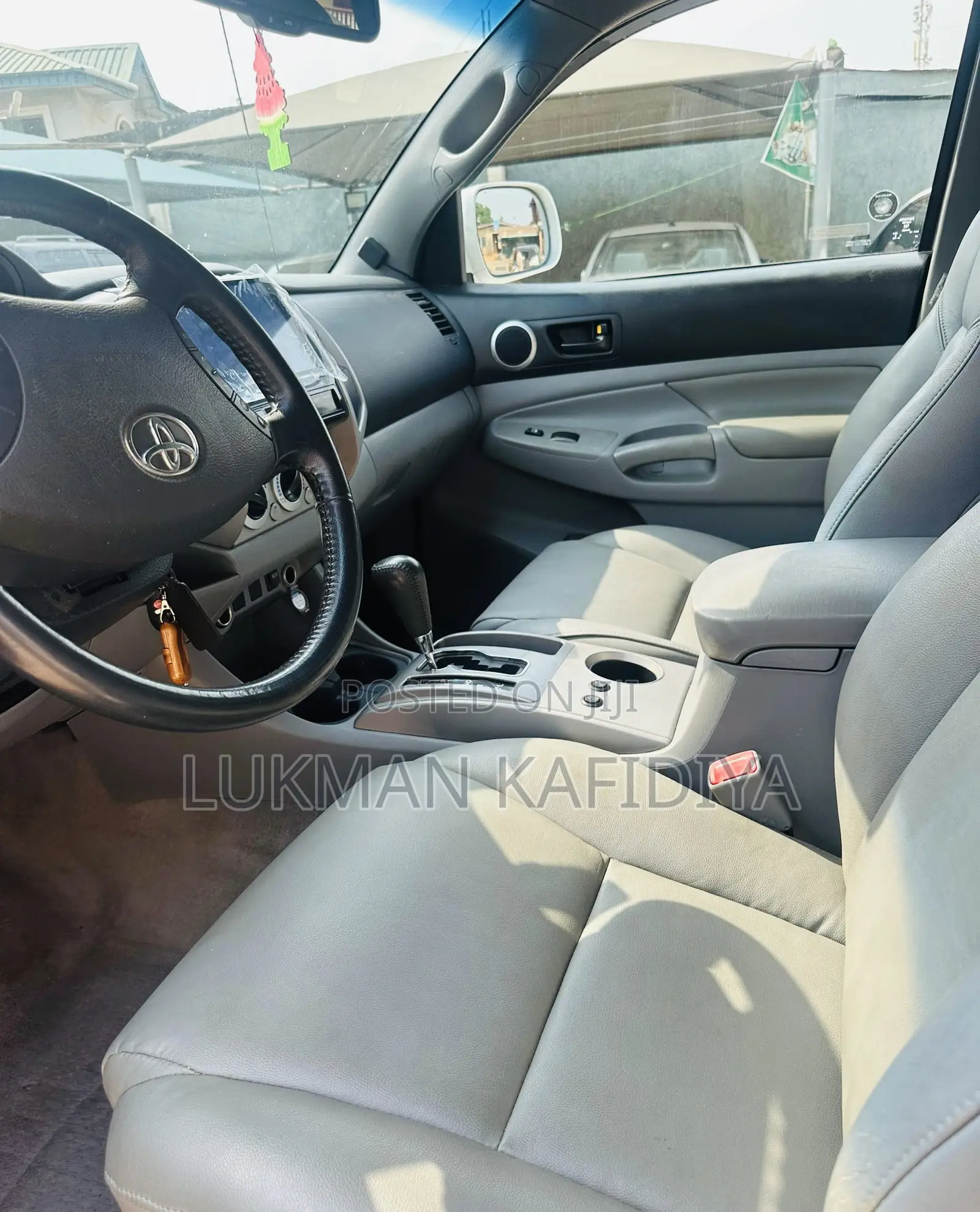 Toyota Tacoma 2010 White
