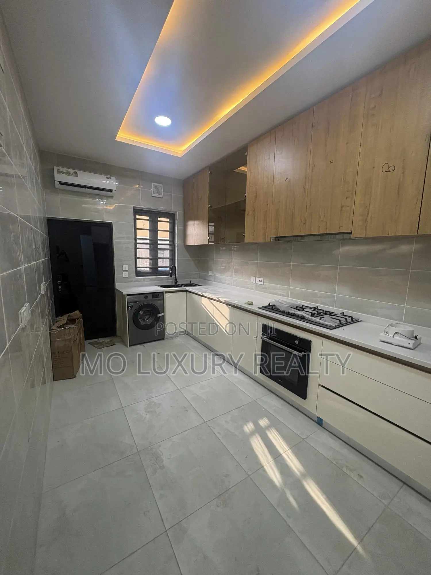 4bdrm Apartment in Victoria Island for rent