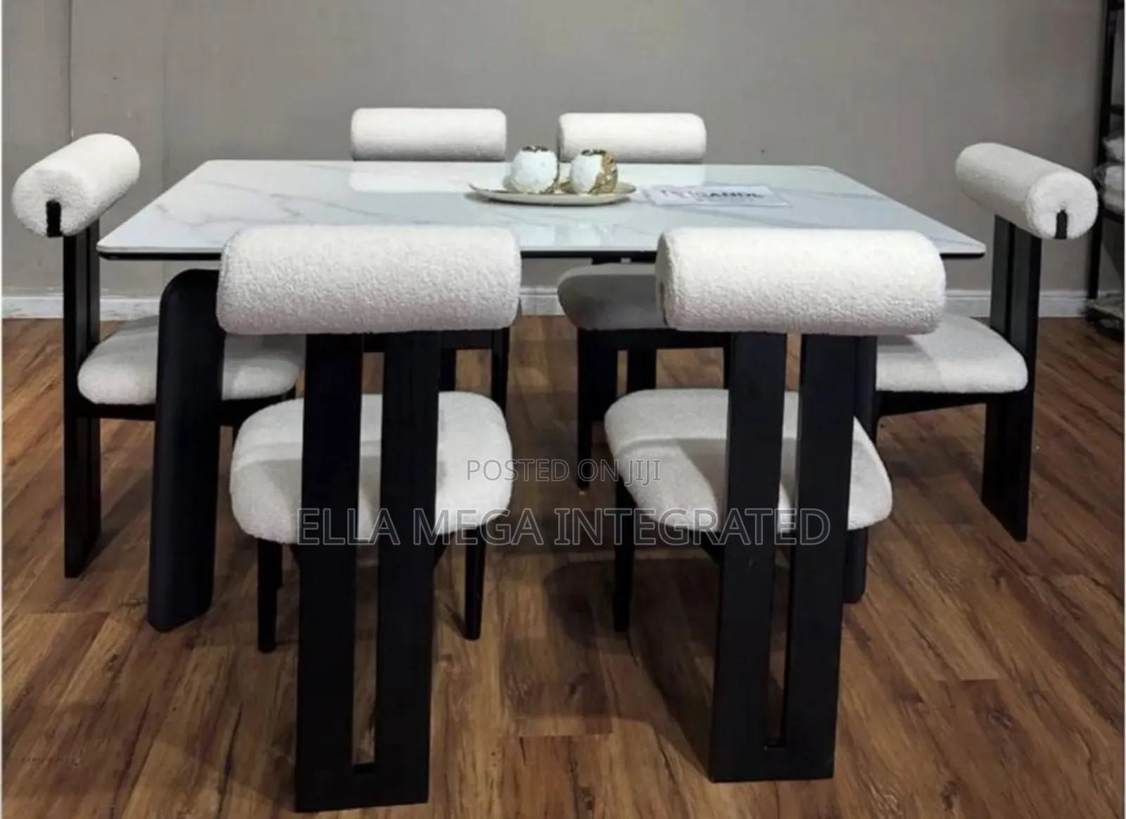 Luxury Dining Table With 6seaters Chairs.