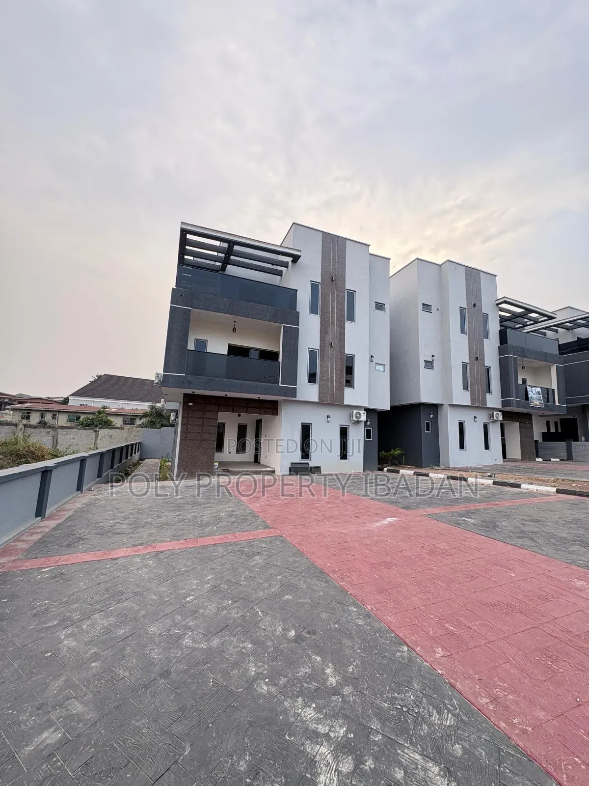5bdrm Penthouse in Engr Lere Adigun Gra, Basorun for rent
