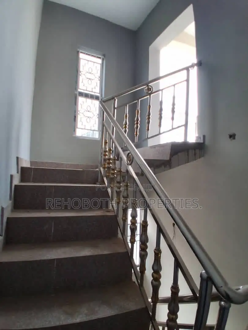 2bdrm Apartment in 7Up Road Oluyole, for rent