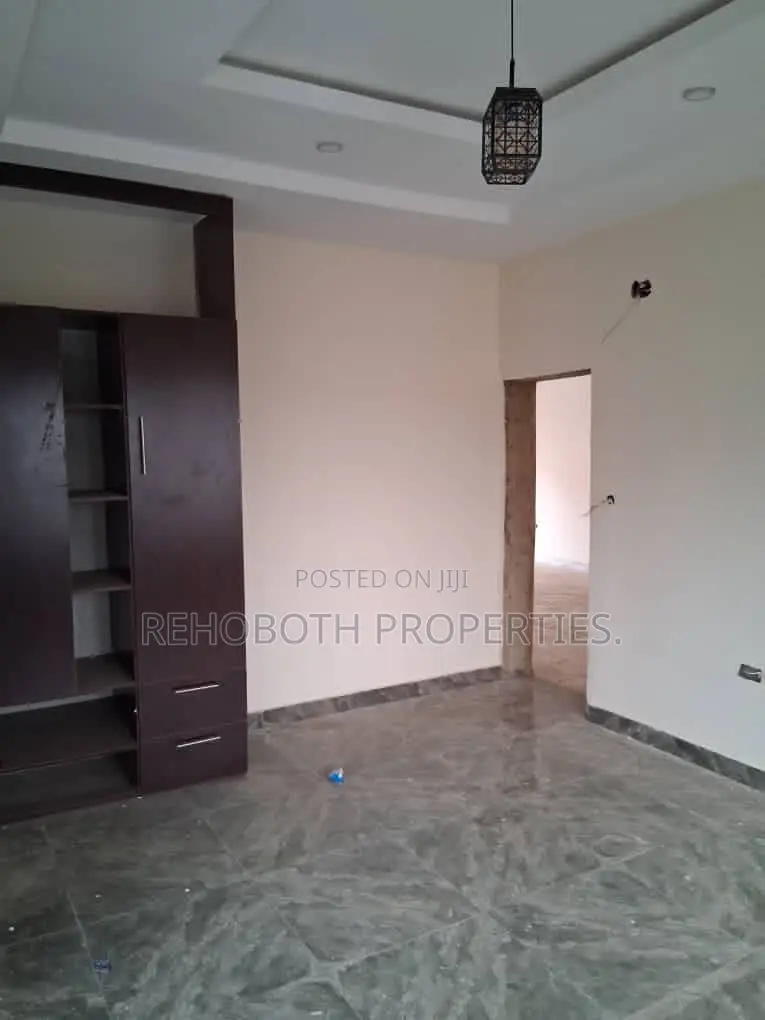 2bdrm Apartment in 7Up Road Oluyole, for rent