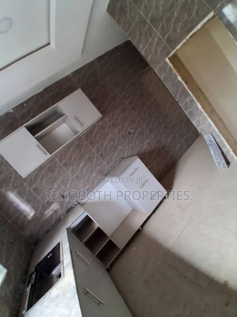 2bdrm Apartment in 7Up Road Oluyole, for rent