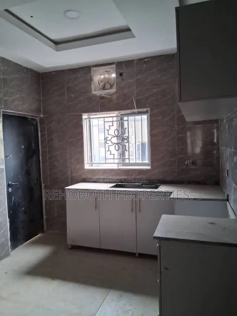 2bdrm Apartment in 7Up Road Oluyole, for rent