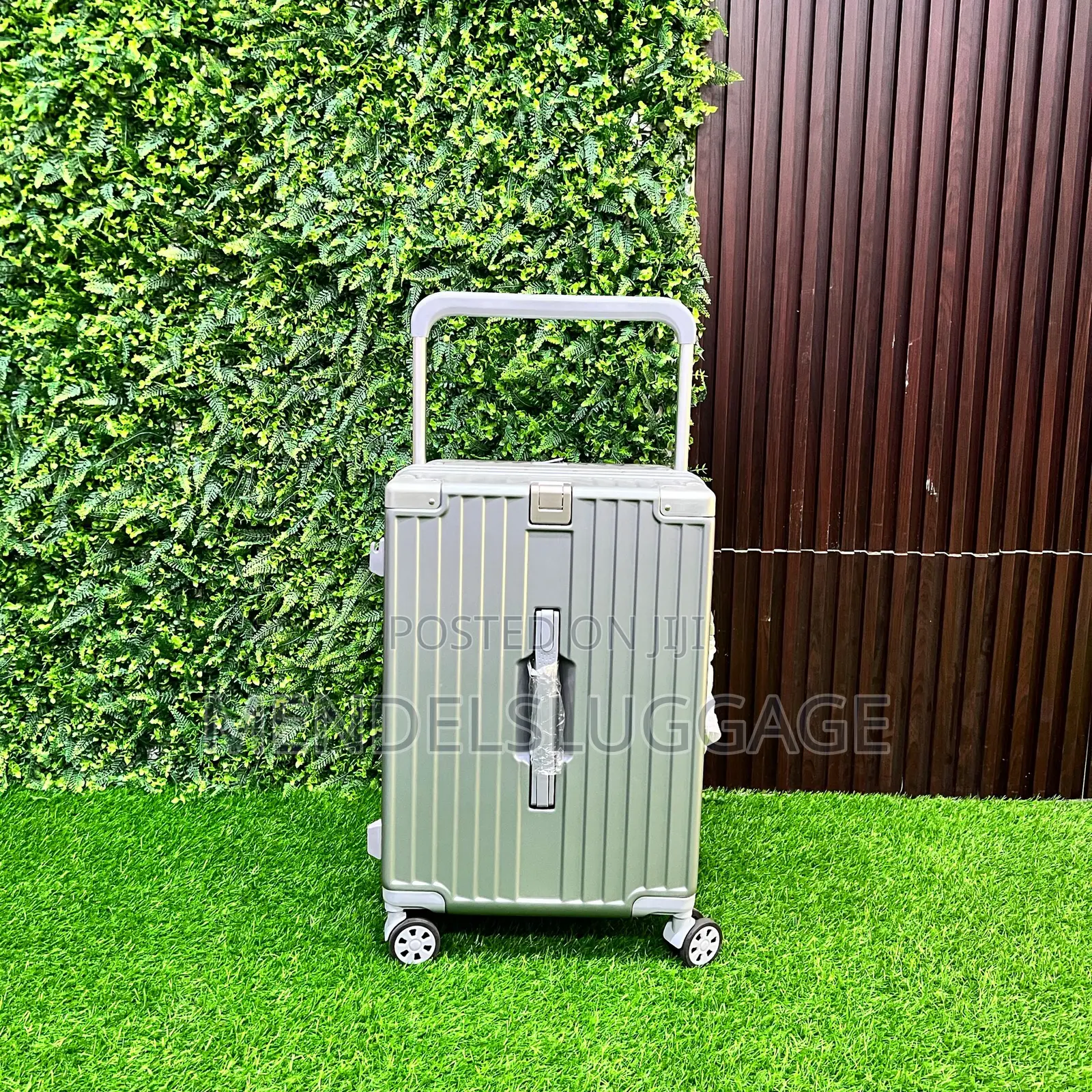 Premium Hard Shell Travel Box With Cup Holder Silver