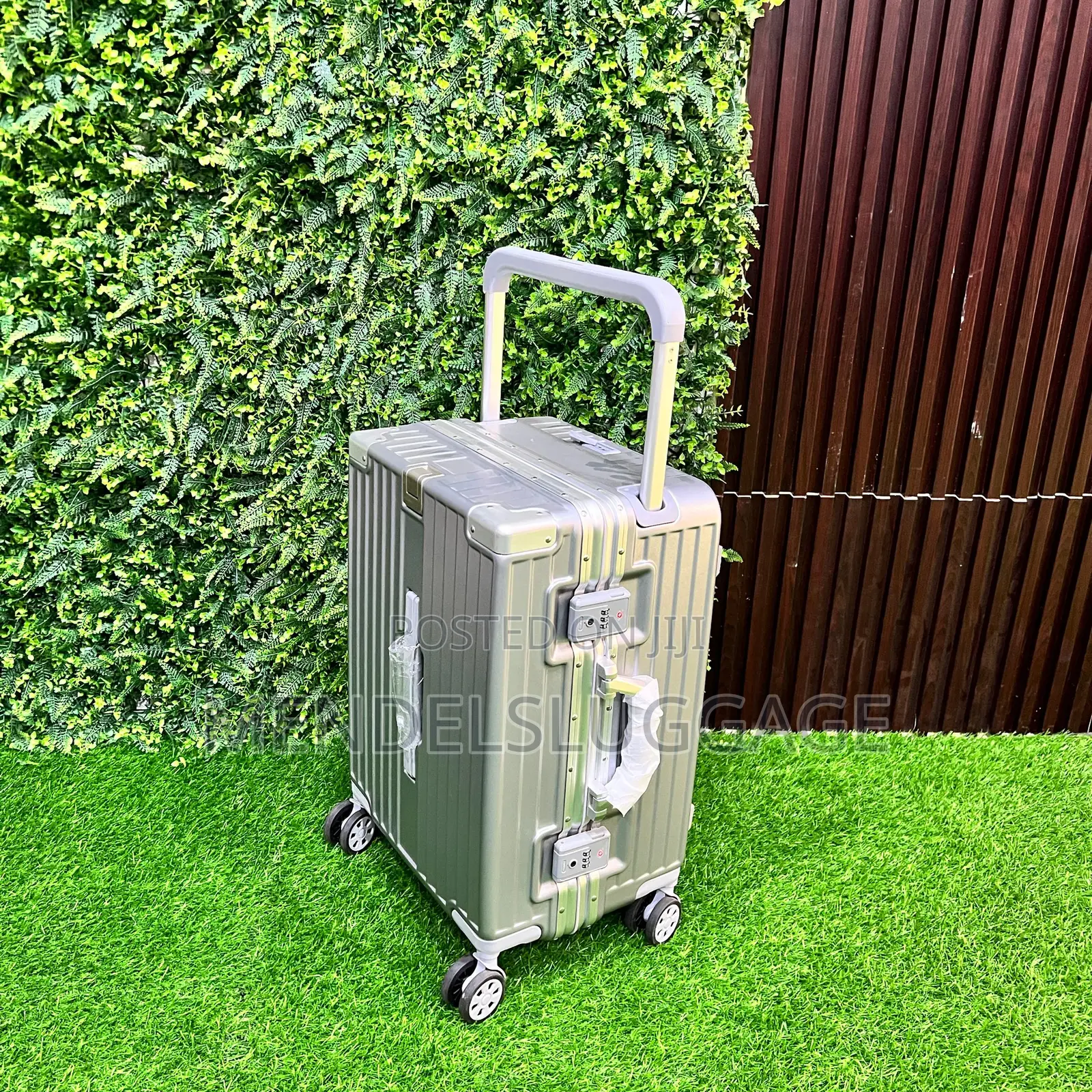Premium Hard Shell Travel Box With Cup Holder Silver