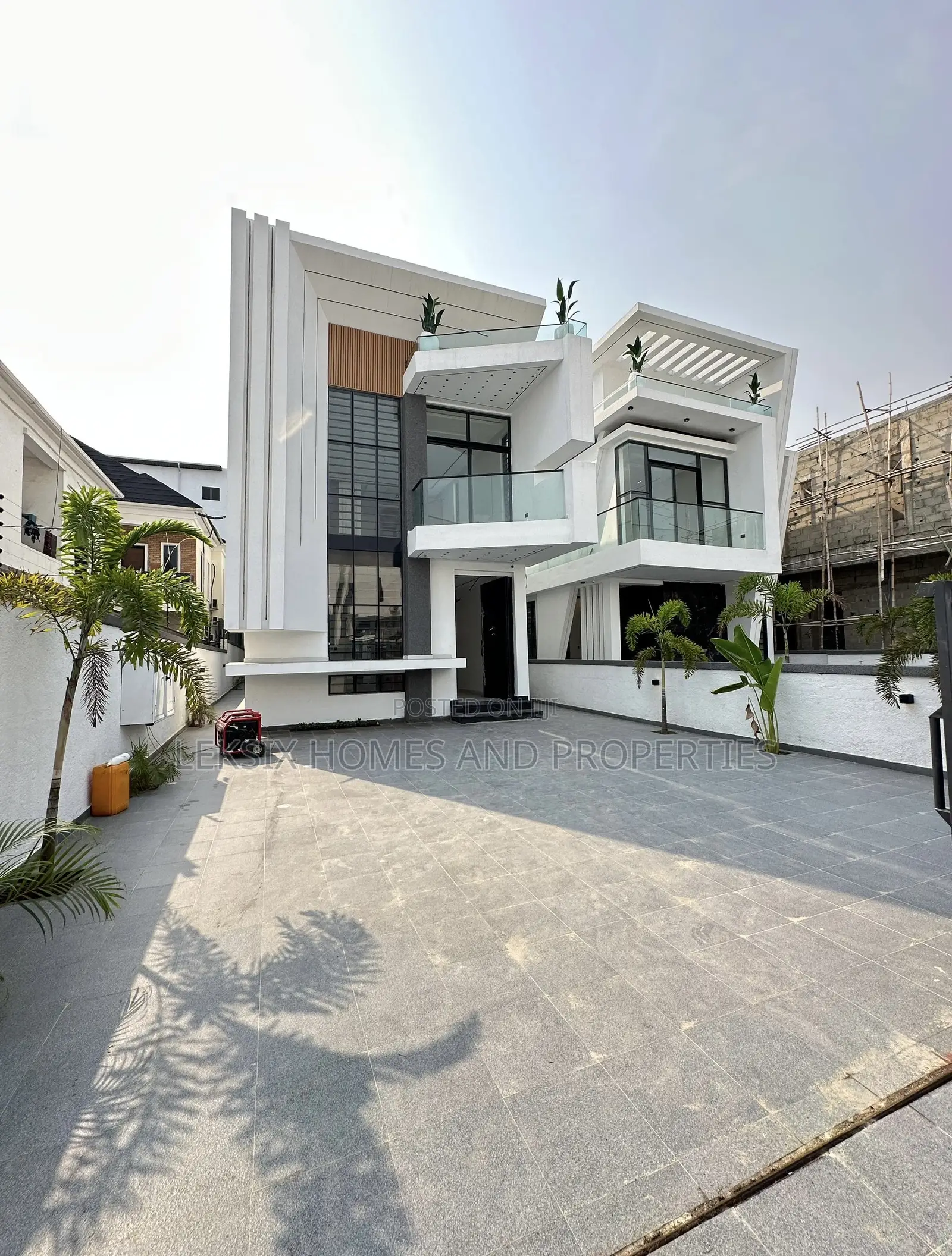 5bdrm Duplex in A Well Secured, Chevron for sale