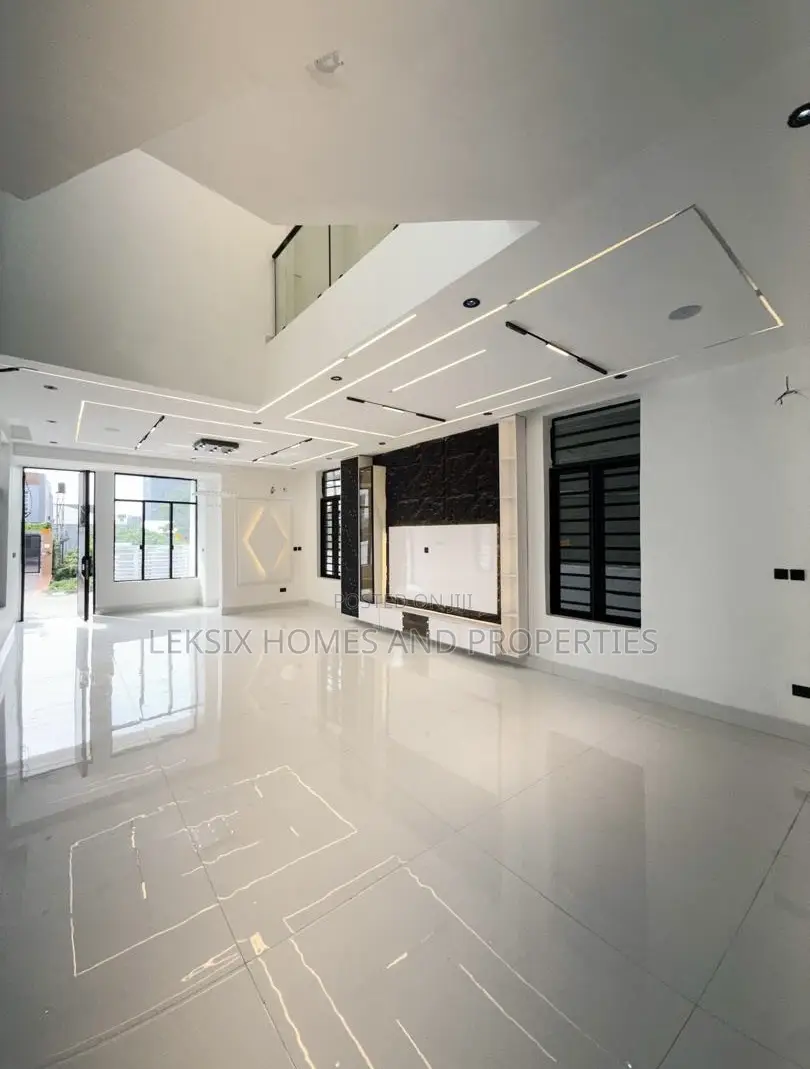 5bdrm Duplex in A Well Secured, Chevron for sale