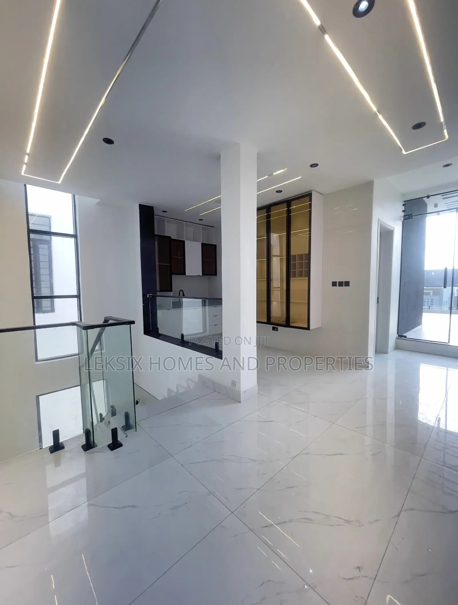 5bdrm Duplex in A Well Secured, Chevron for sale