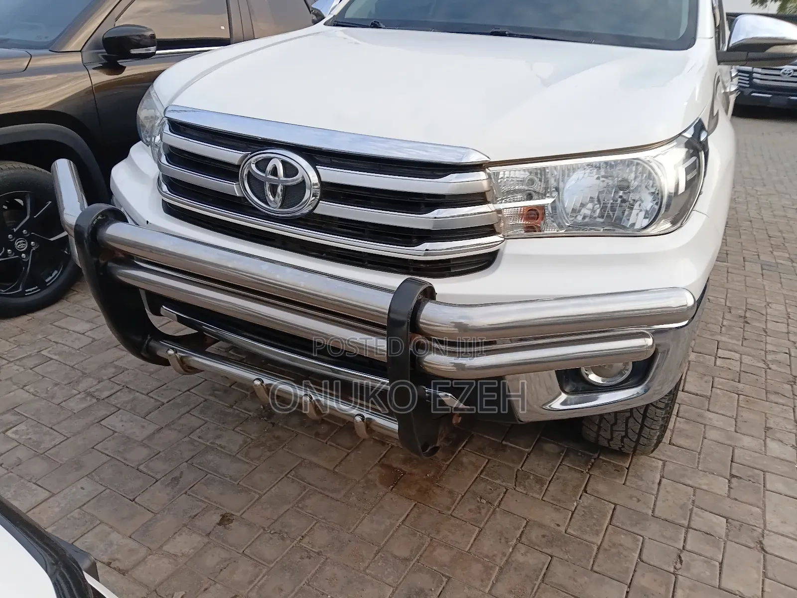 Toyota Hilux SR 4x4 2017 White