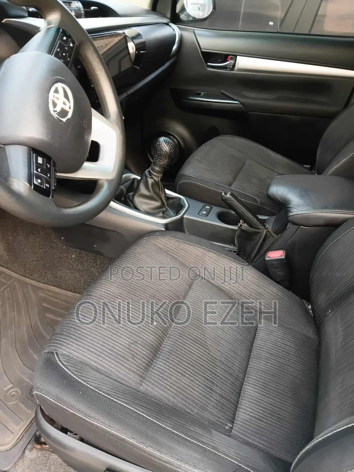 Toyota Hilux SR 4x4 2017 White