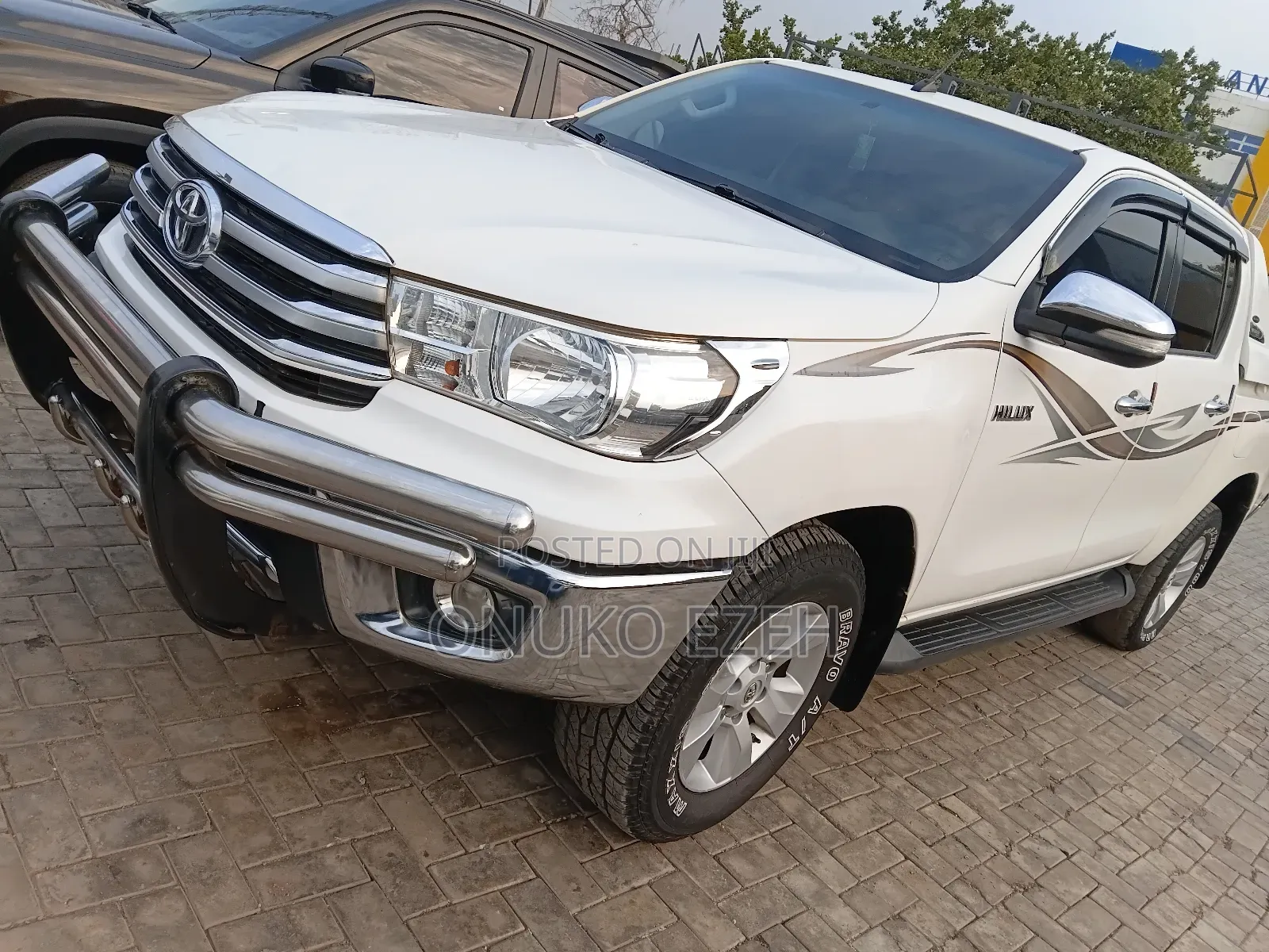 Toyota Hilux SR 4x4 2017 White