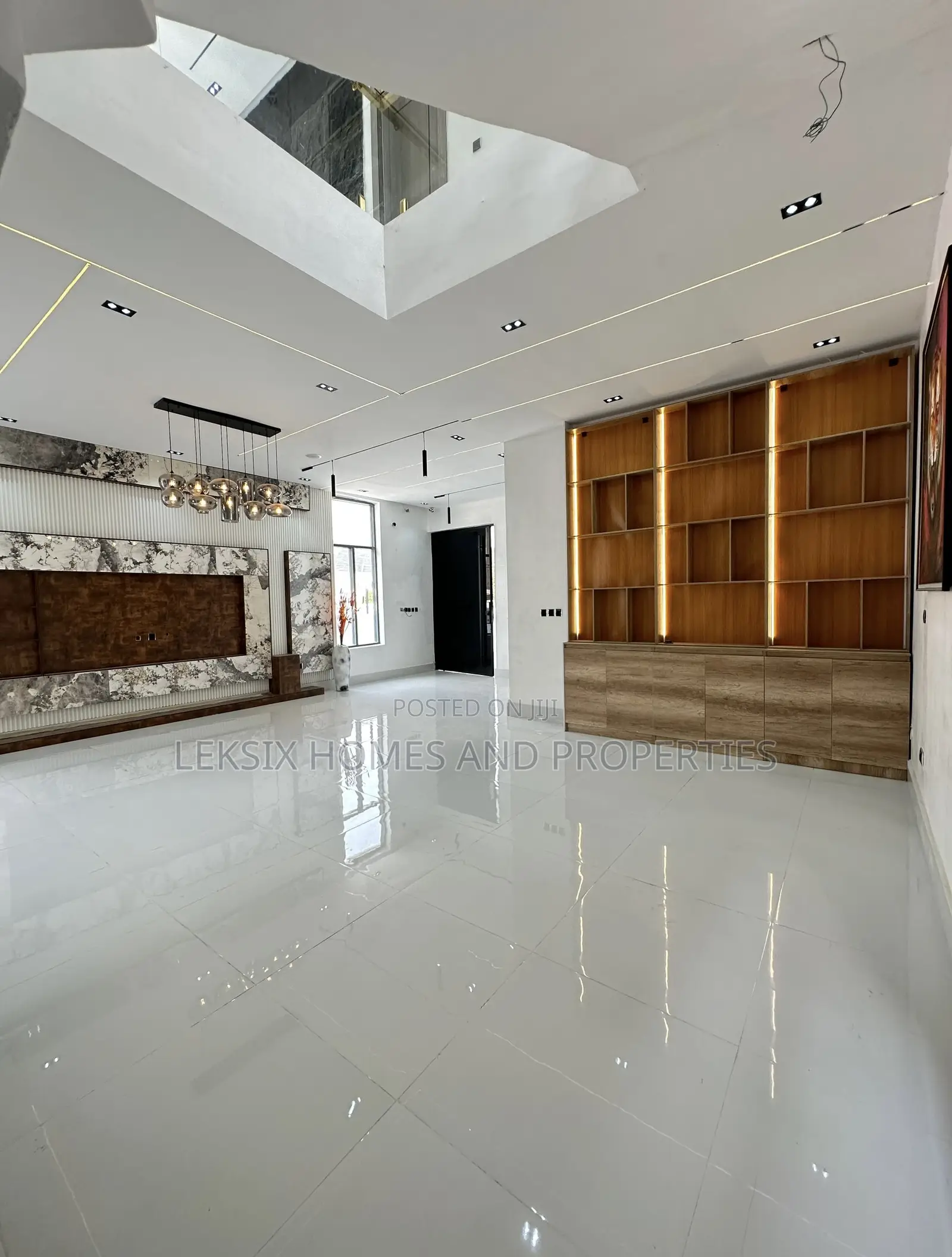 5bdrm Duplex in A Well Secured, Chevron for sale