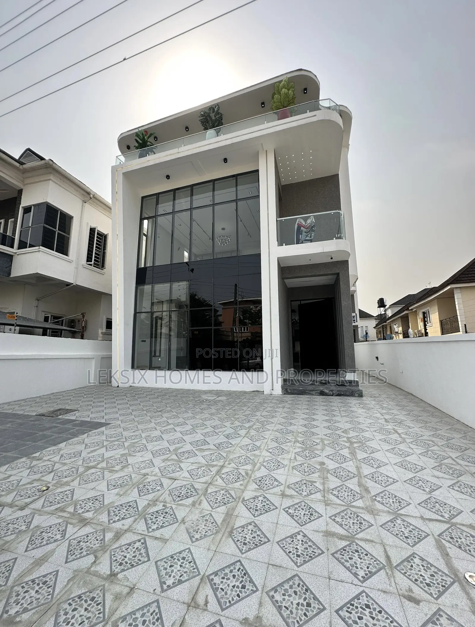5bdrm Duplex in A Well Secured, Chevron for sale
