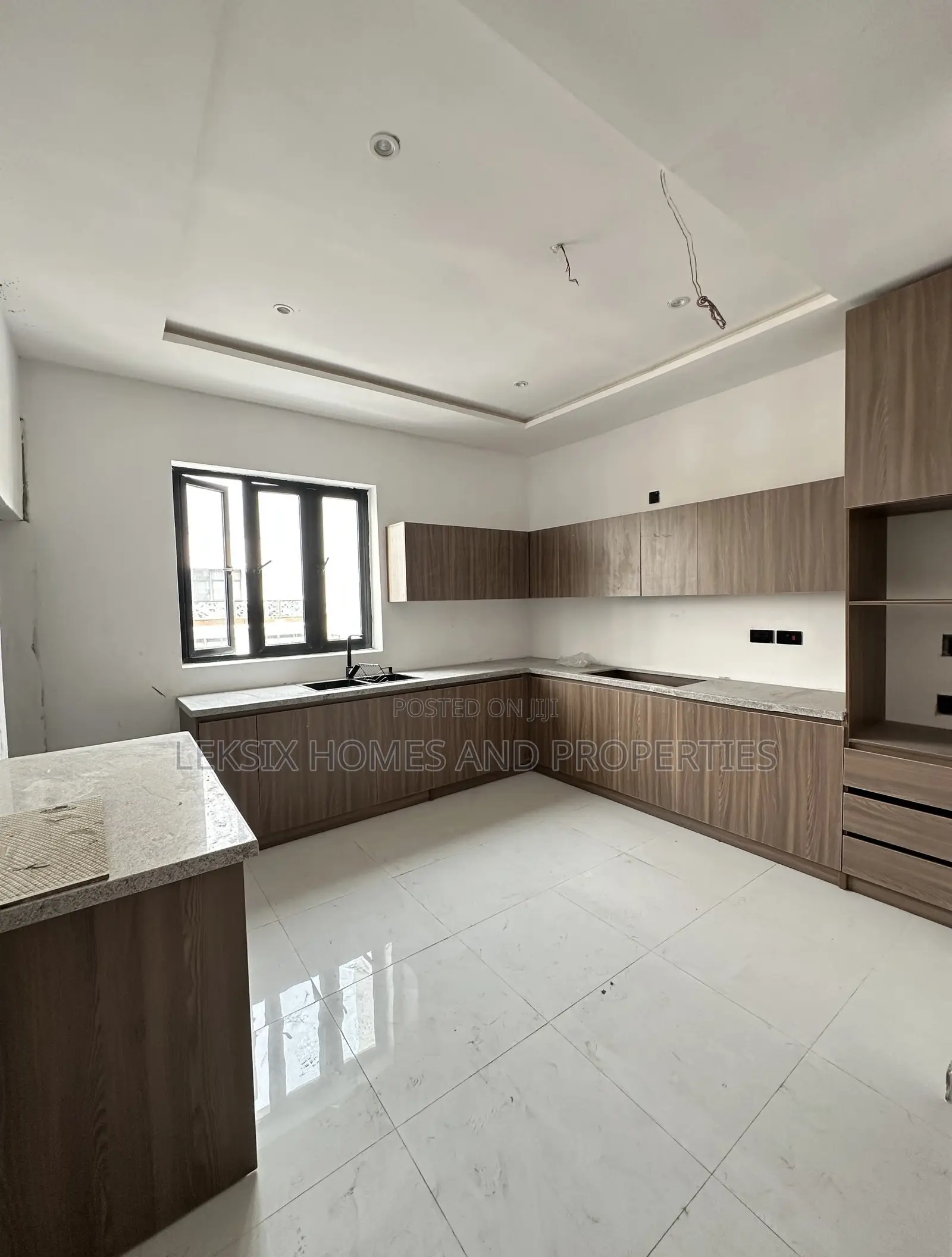 3bdrm Penthouse in A Well Secured, Ikate for sale