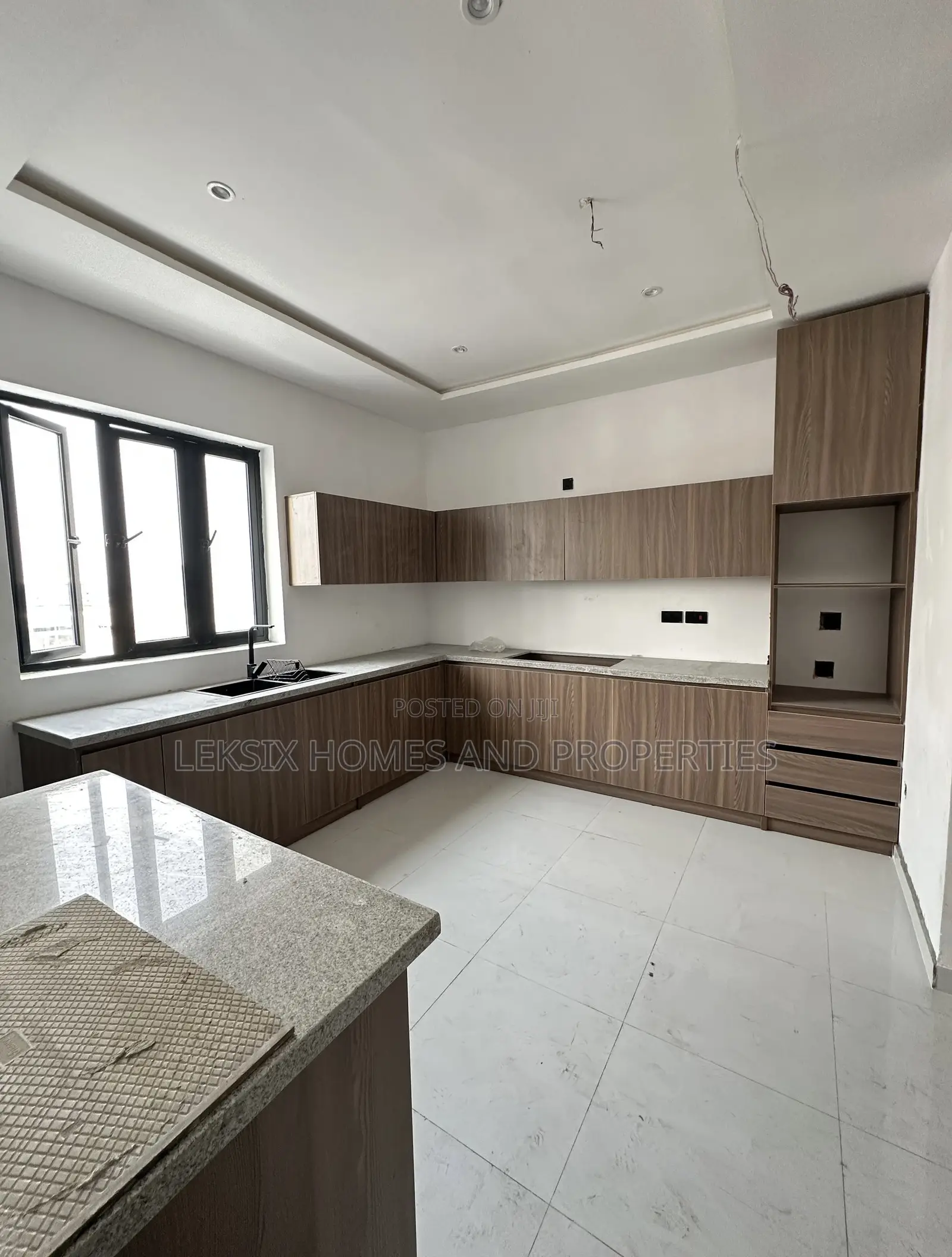 3bdrm Penthouse in A Well Secured, Ikate for sale