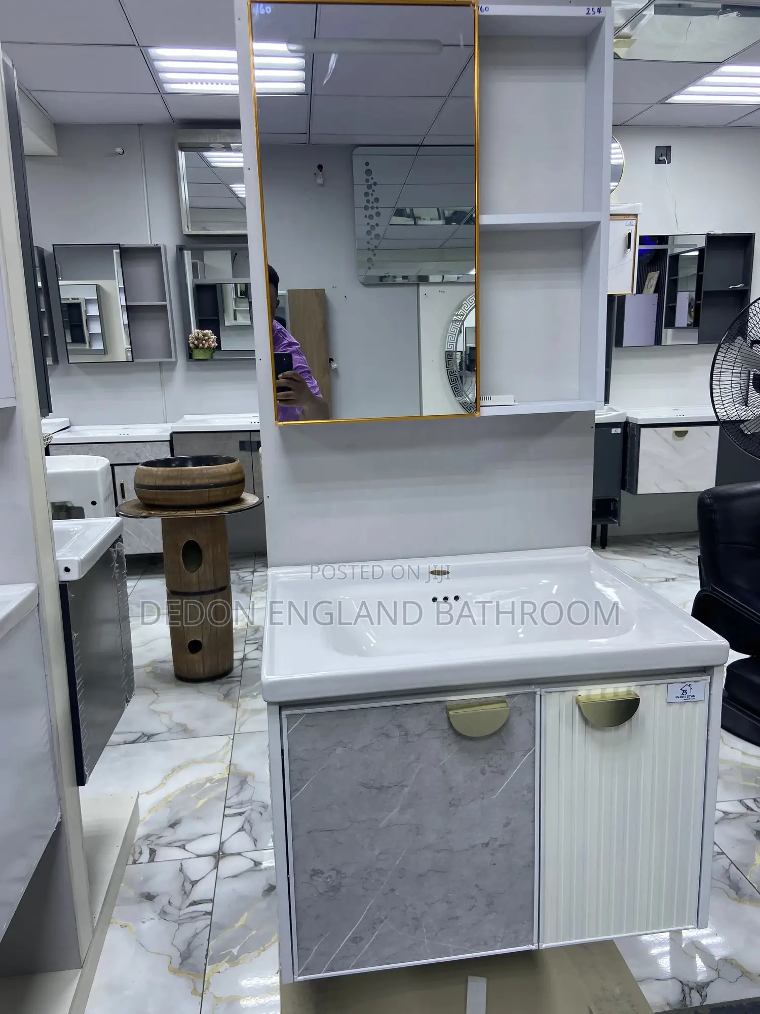 Luxury England Cabinet Basin With Mirror and Side Shelf