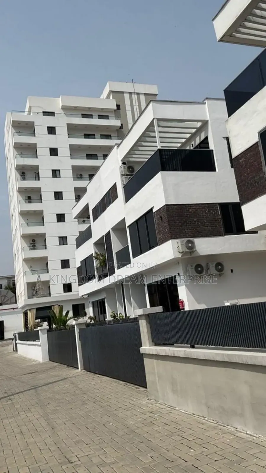 3bdrm Apartment in Along Banana Island for rent