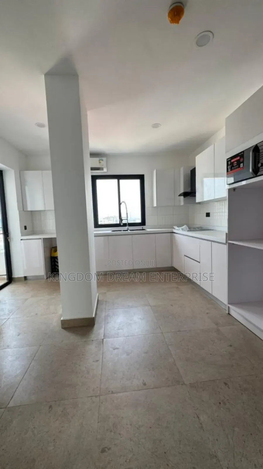 3bdrm Apartment in Along Banana Island for rent