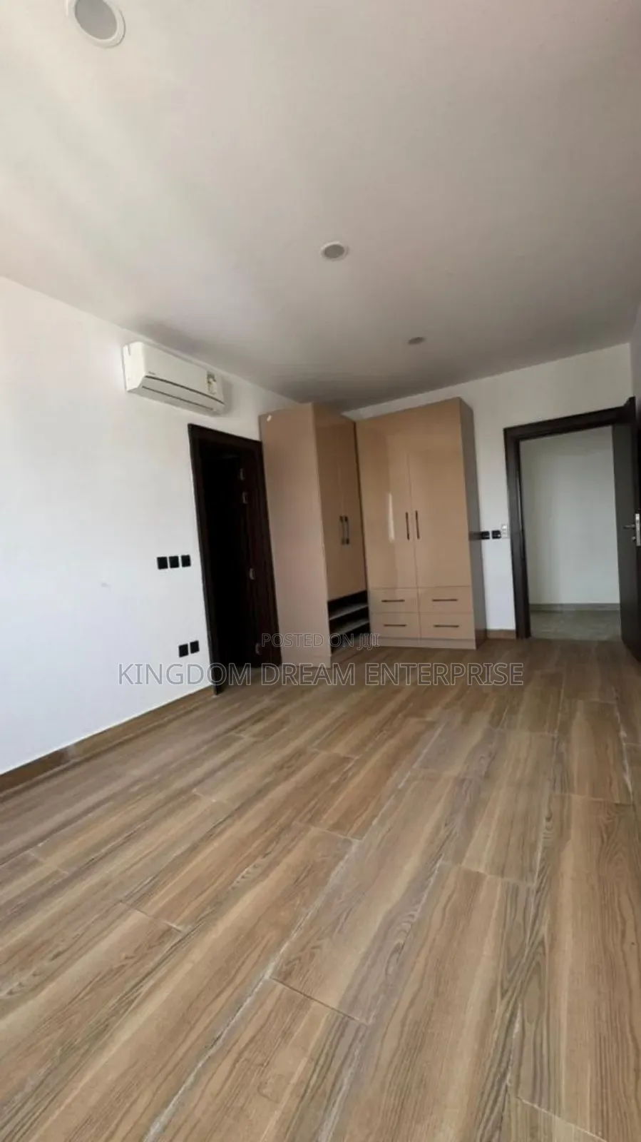 3bdrm Apartment in Along Banana Island for rent