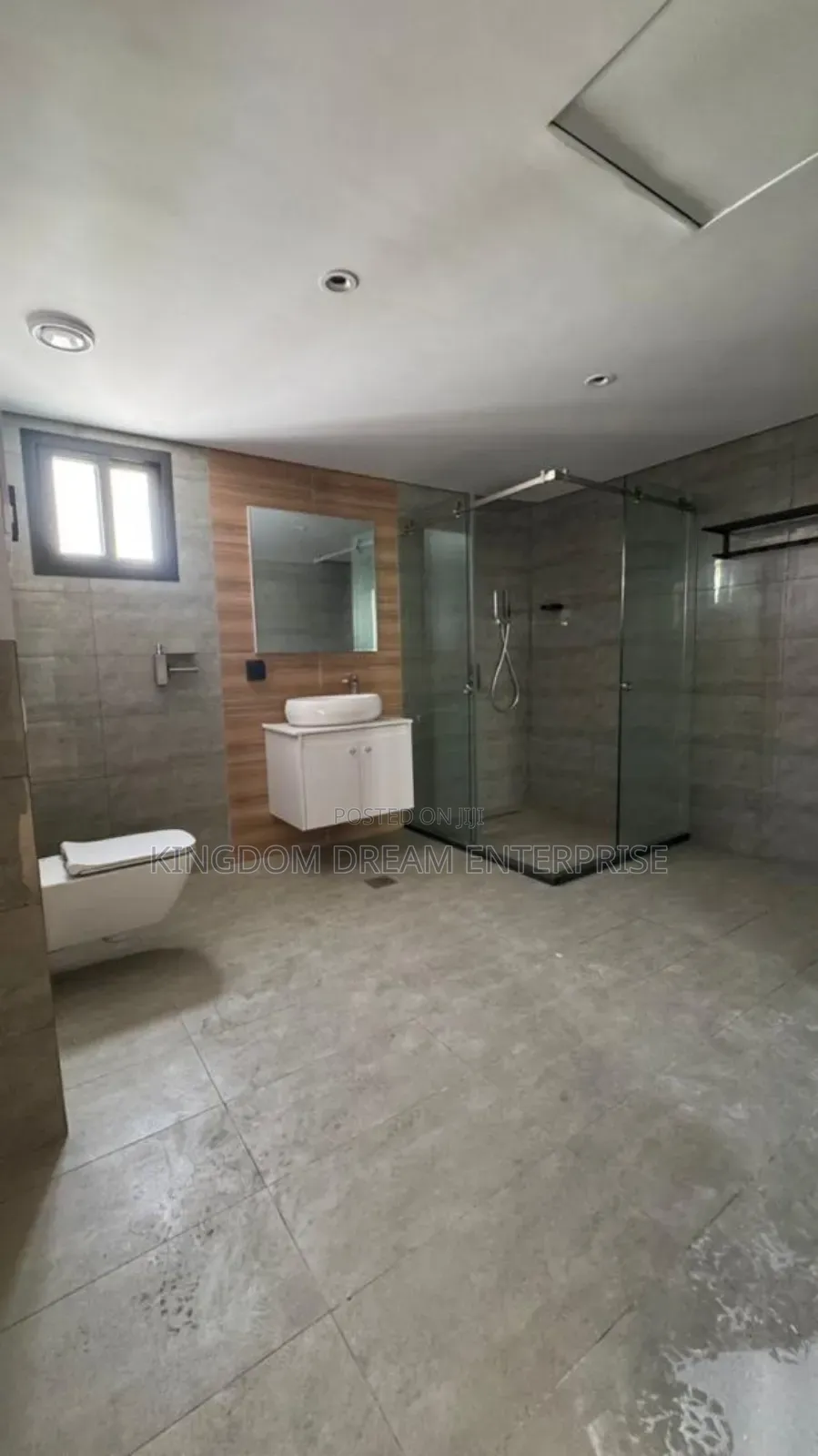 3bdrm Apartment in Along Banana Island for rent