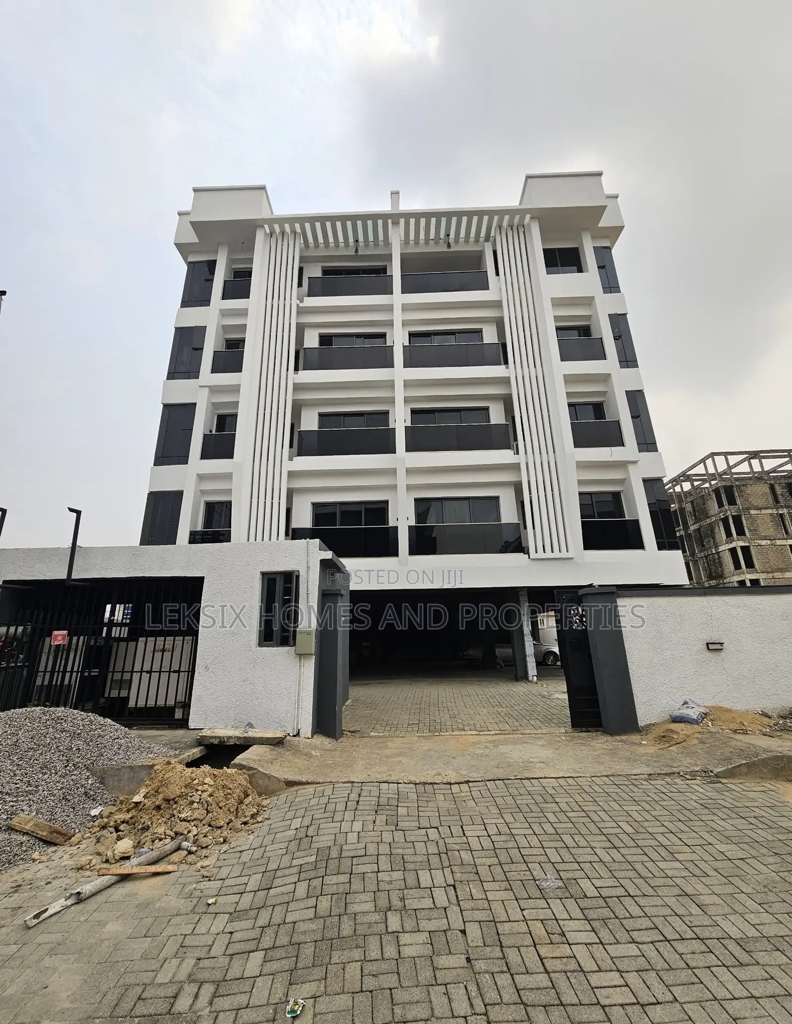 3bdrm Penthouse in A Well Secured, Ikate for sale