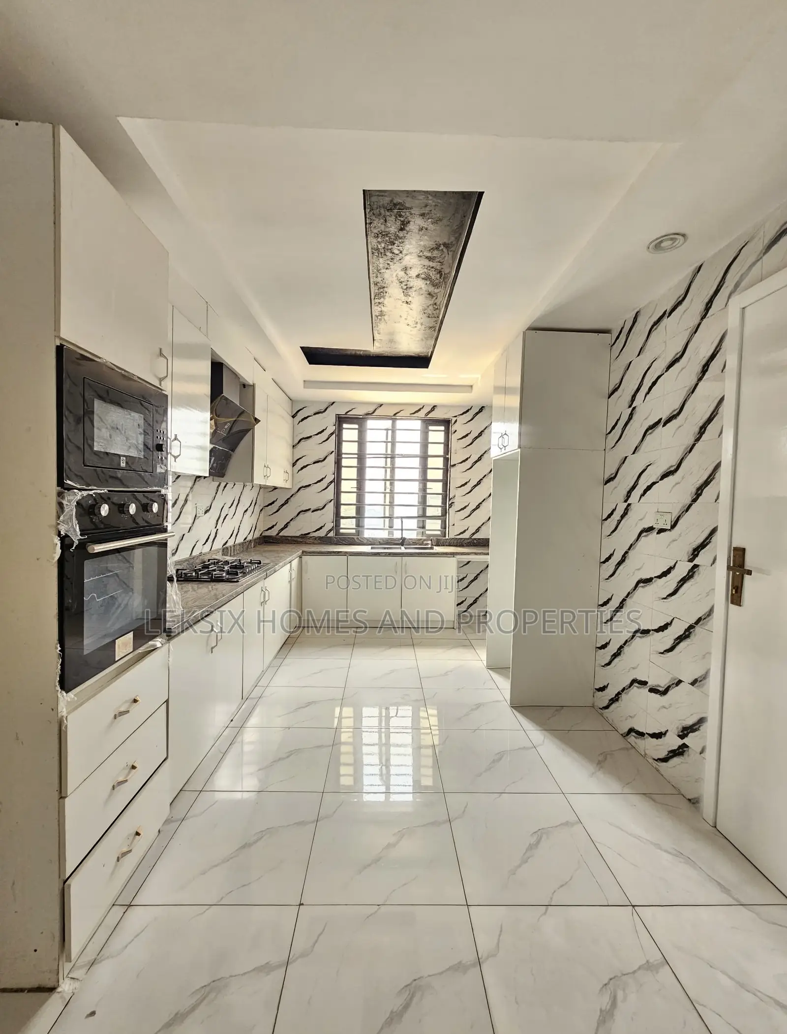 3bdrm Penthouse in A Well Secured, Ikate for sale