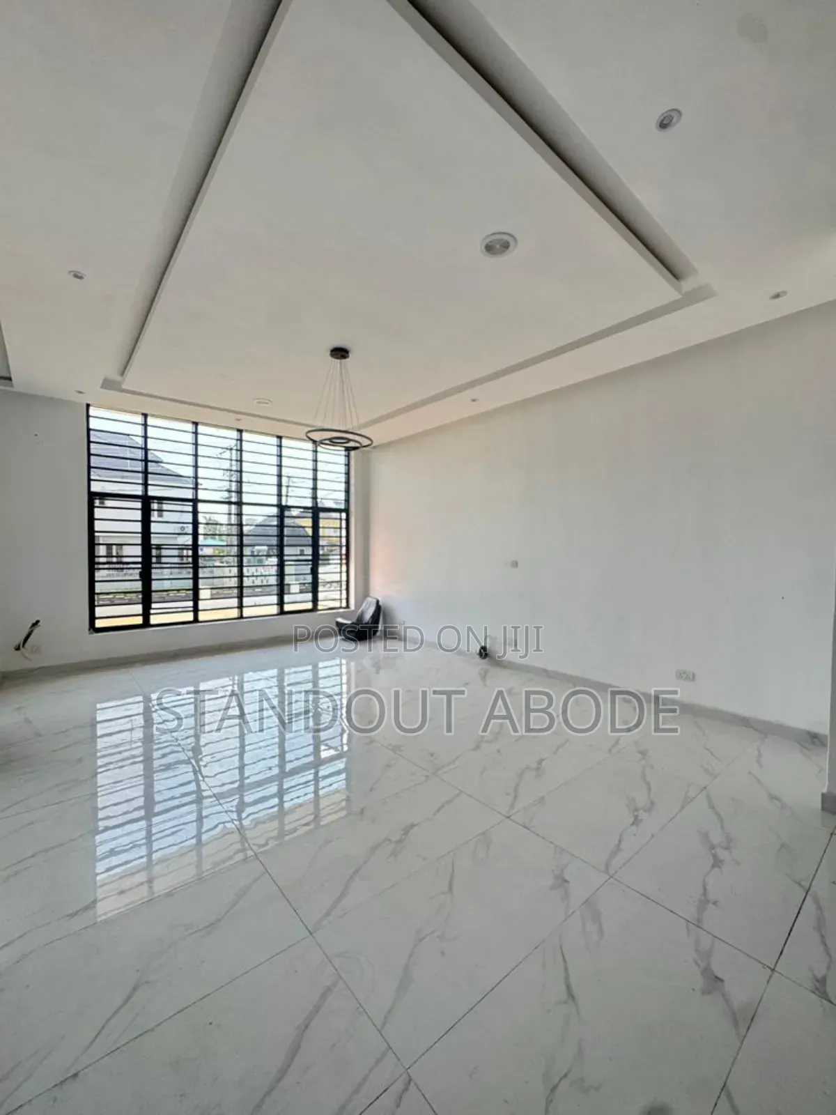 5bdrm Duplex in In An Estate In, Osapa london for sale
