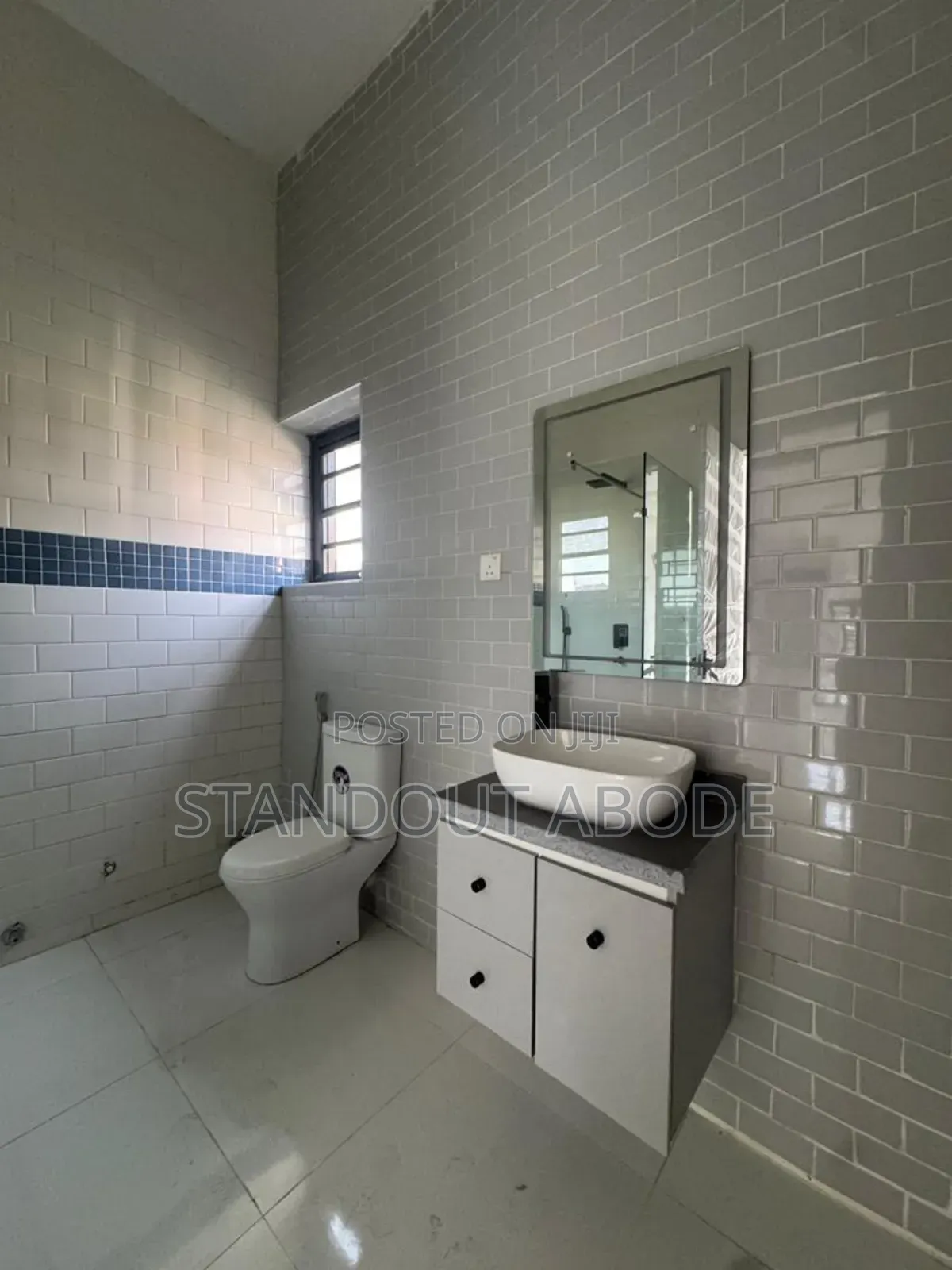 5bdrm Duplex in In An Estate In, Osapa london for sale