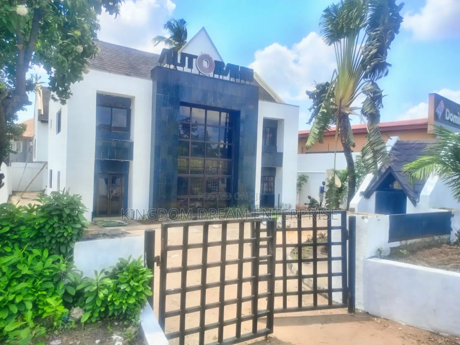 Commercial Property Good for Banks Hospital Corporate Office Use