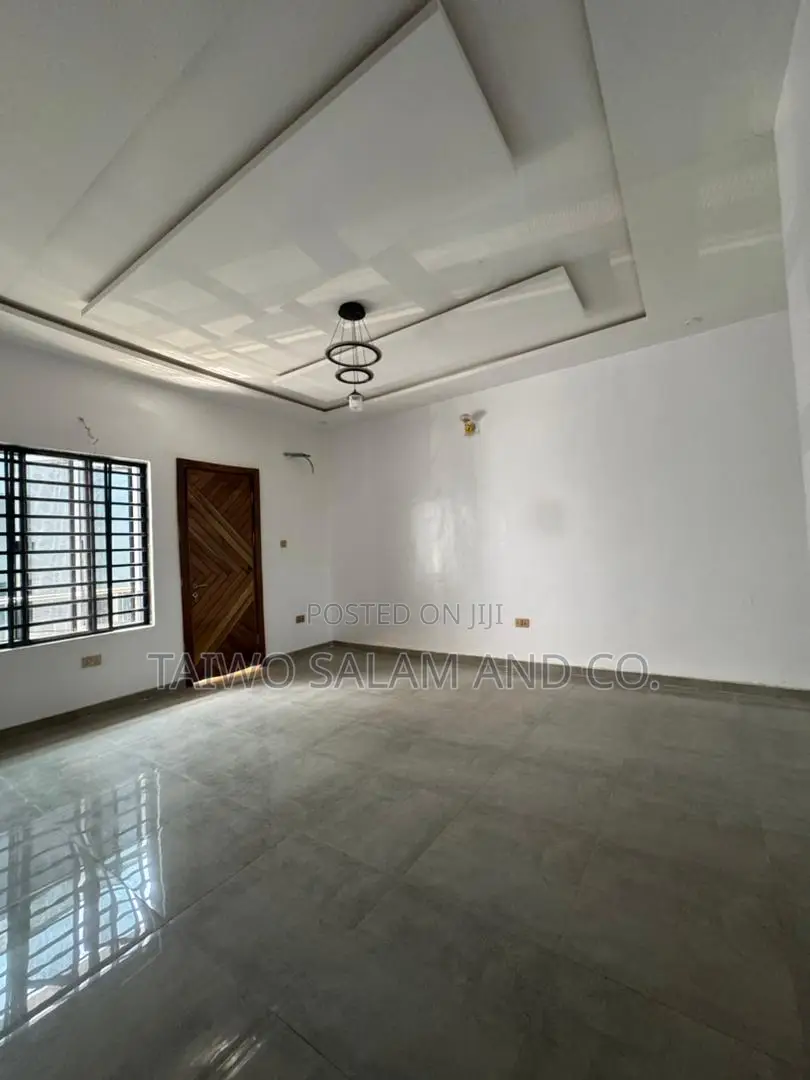 4bdrm Duplex in Agodi for sale