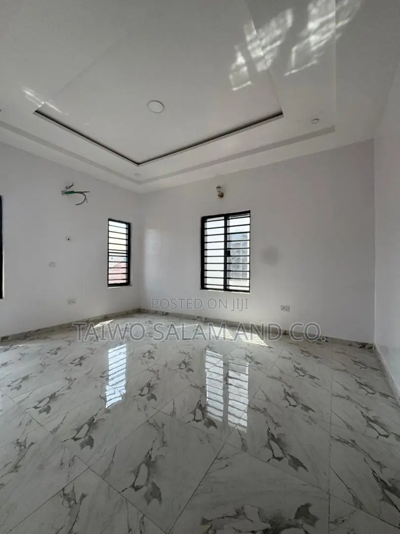 4bdrm Duplex in Agodi for sale